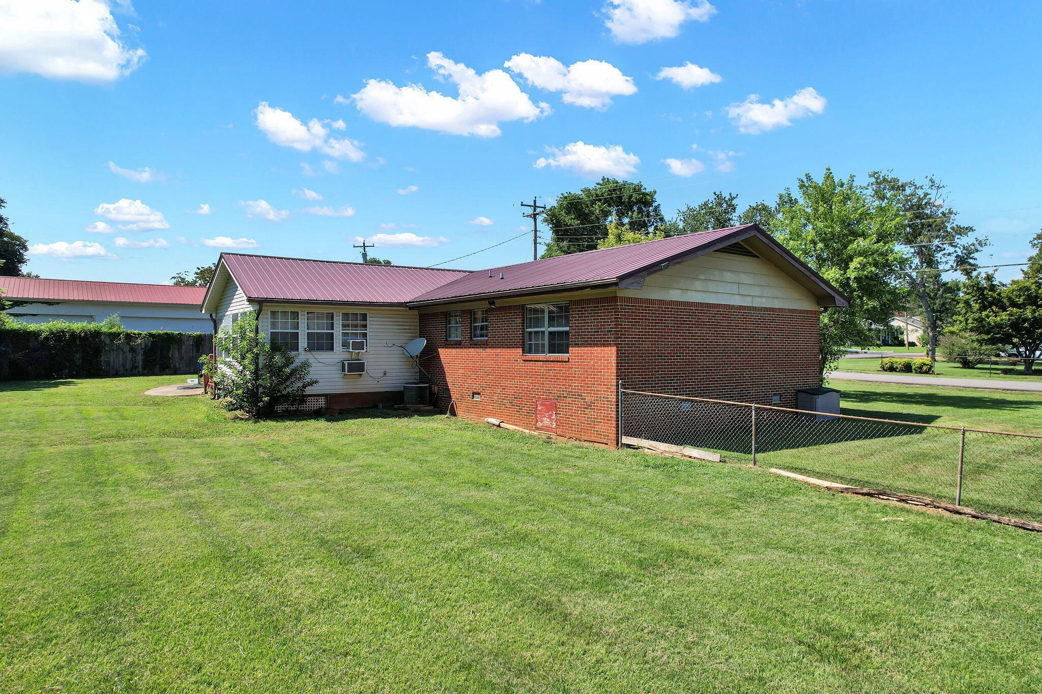 2805 Lilac Drive, Nw Property Photo 18