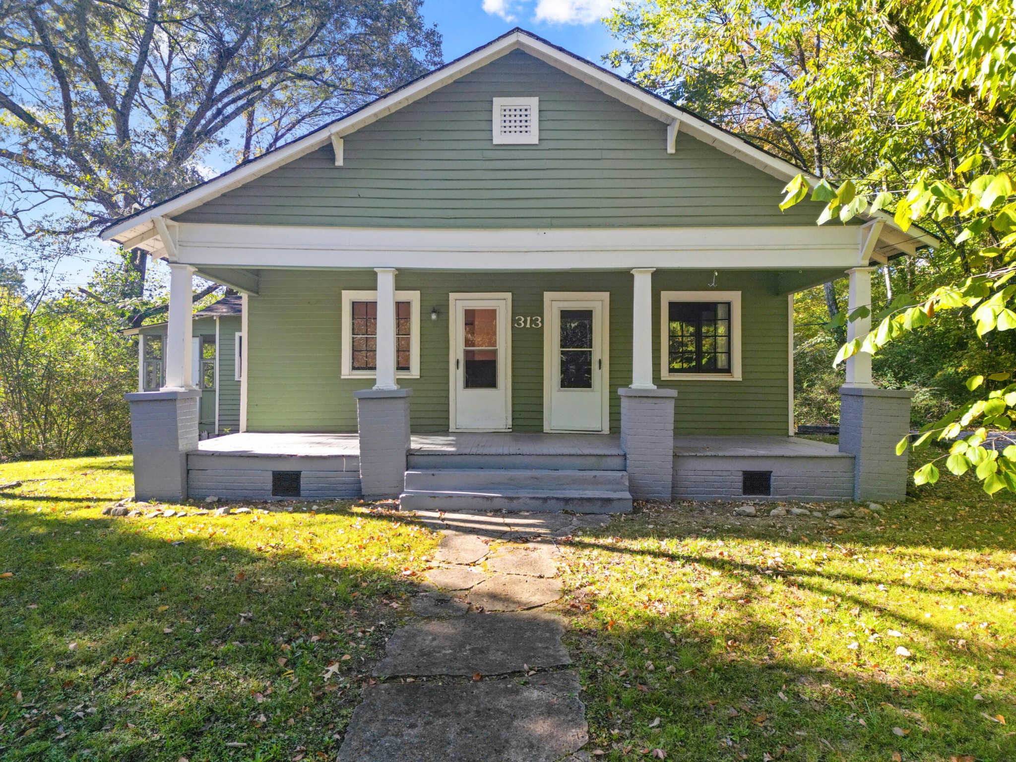 313 California Avenue Property Photo 1