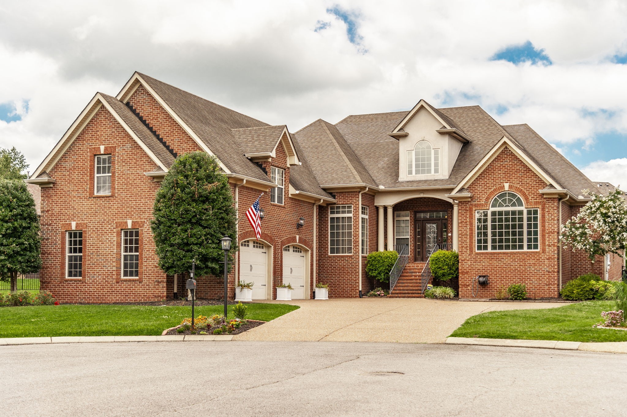 1005 Scarlet Ct Property Photo 1