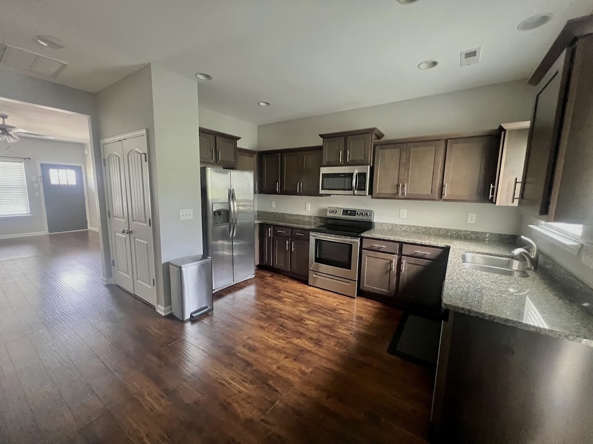 100 Bell Forge Ct Property Photo 2