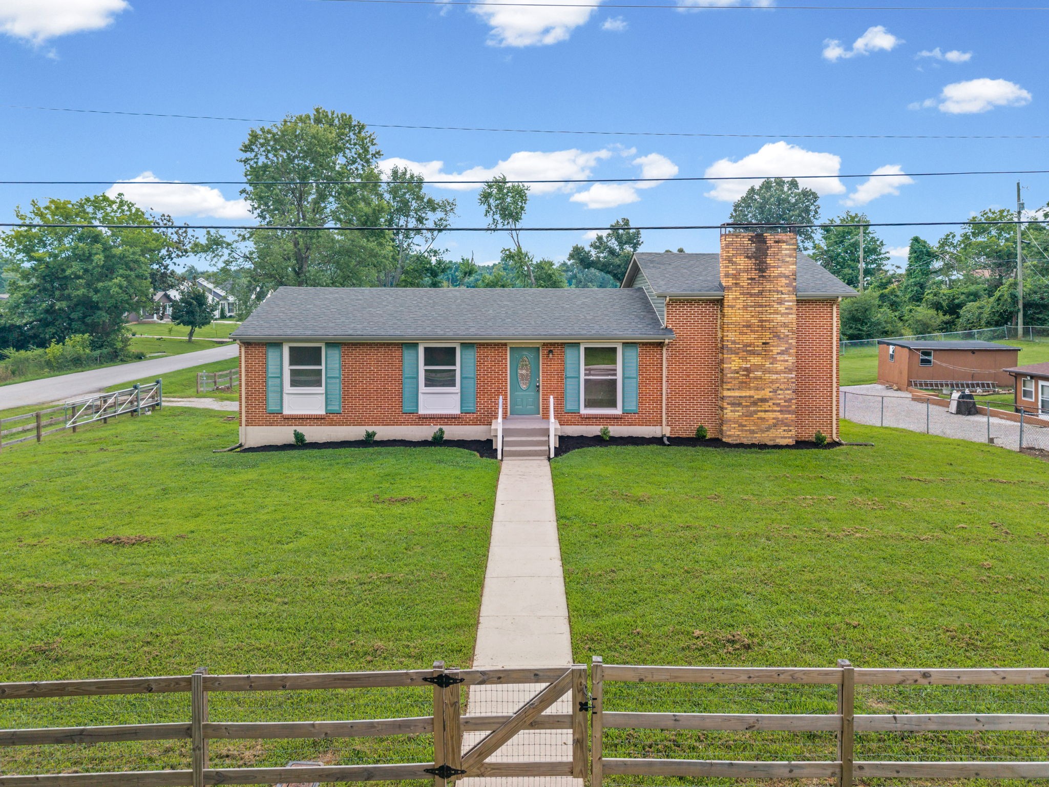 500 Britton Springs Rd Property Photo 1
