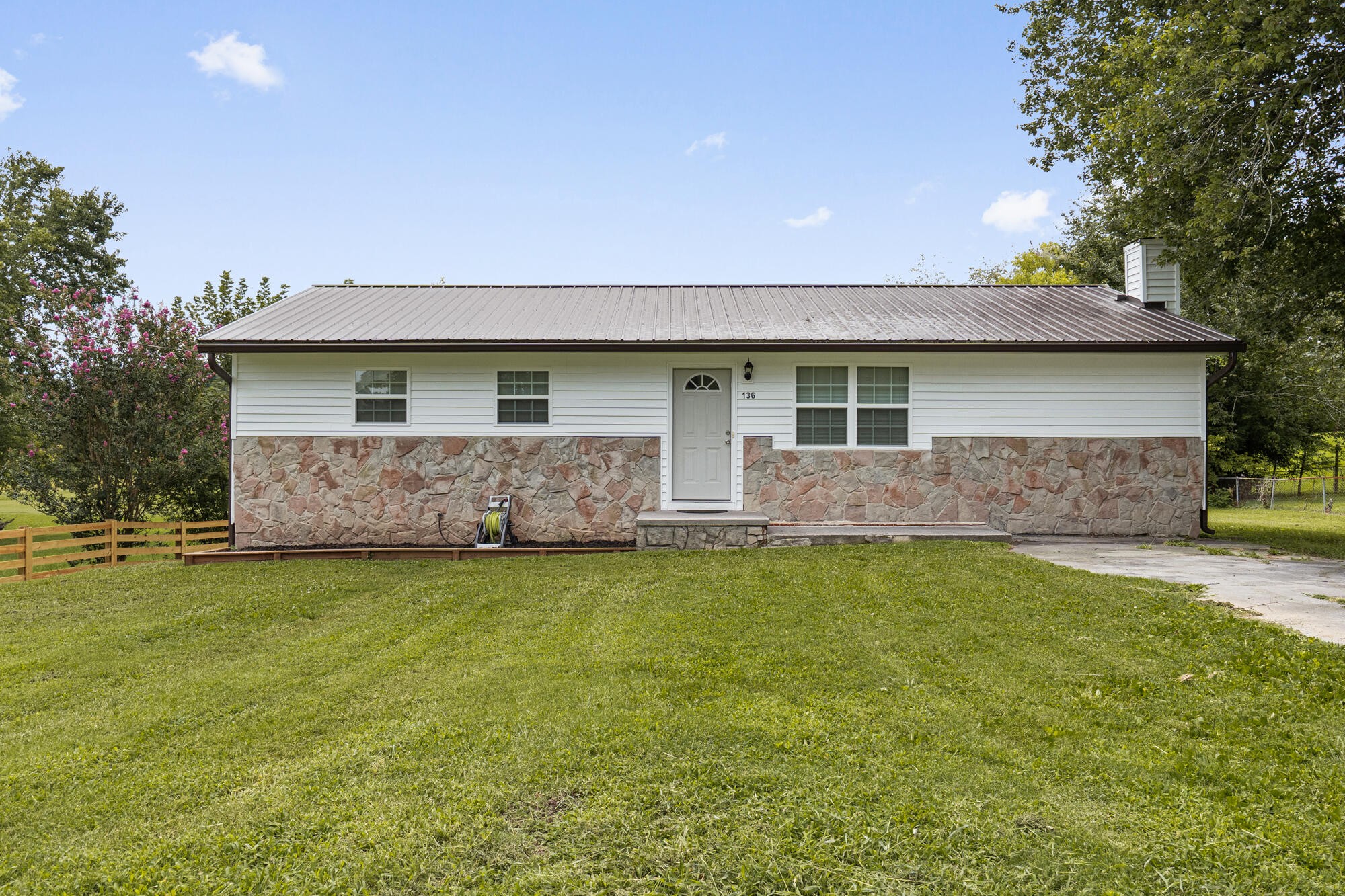 136 Golf Drive, Se Property Photo 2