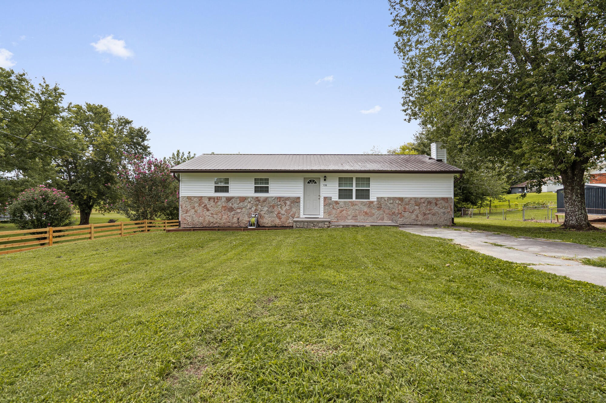 136 Golf Drive, Se Property Photo 3