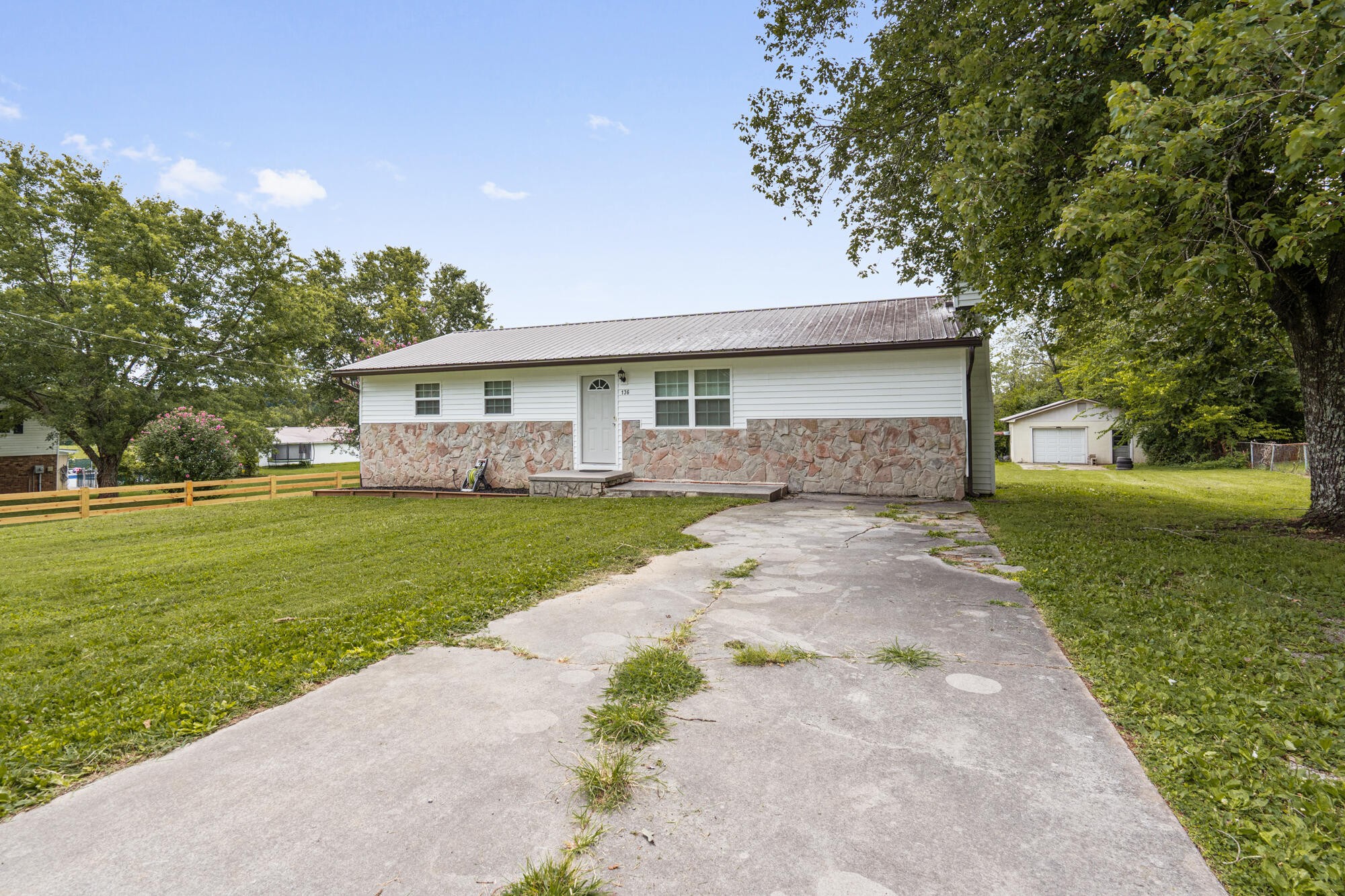 136 Golf Drive, Se Property Photo 4