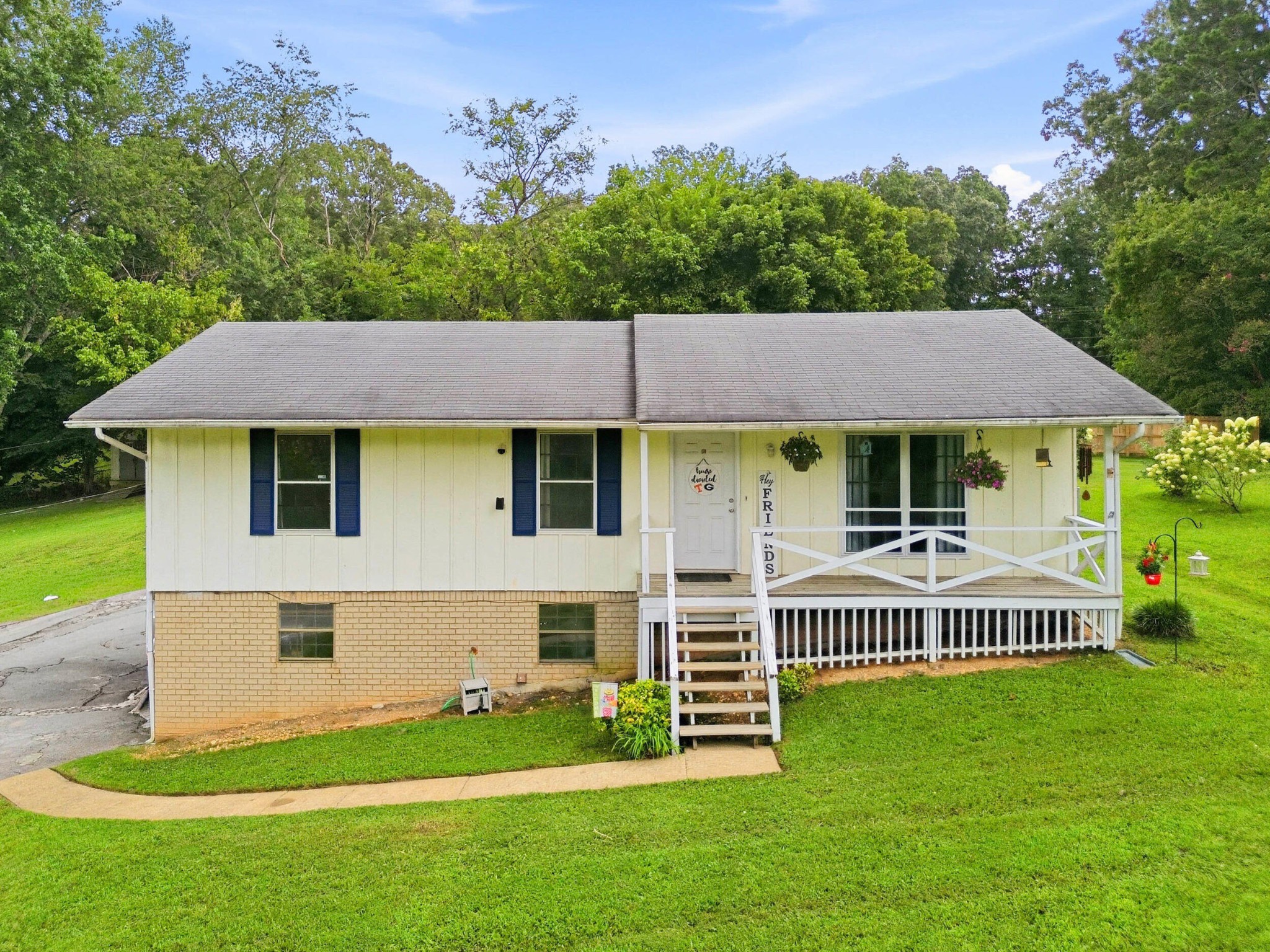 9008 Birchwood Pike Property Photo 1