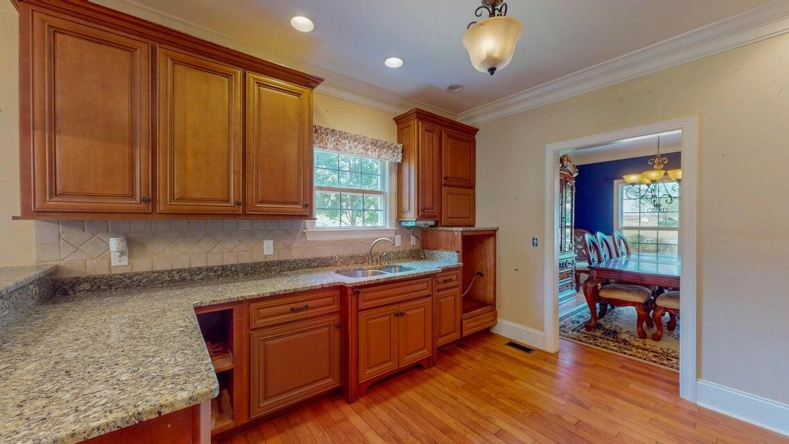 355 Leatha Lane, Nw Property Photo 3