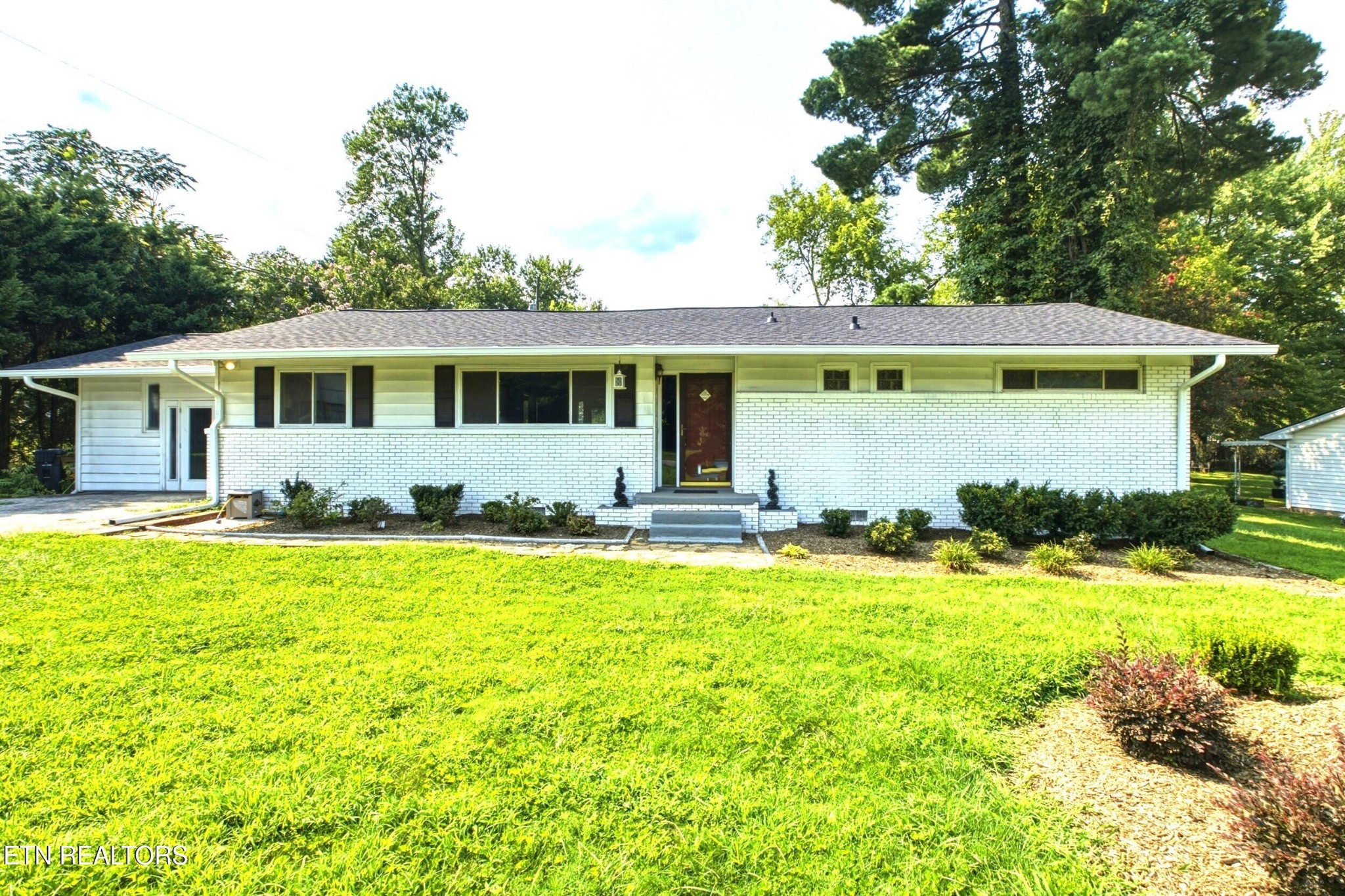 6919 Dorchester Drive Property Photo 1