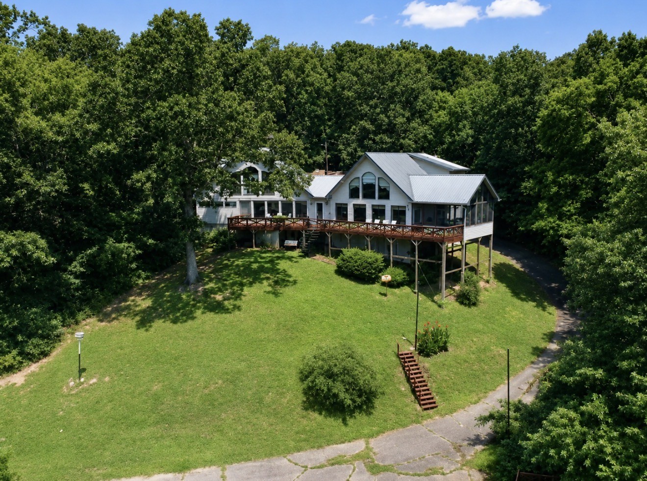 421 Bluff Point Ln Property Photo 1