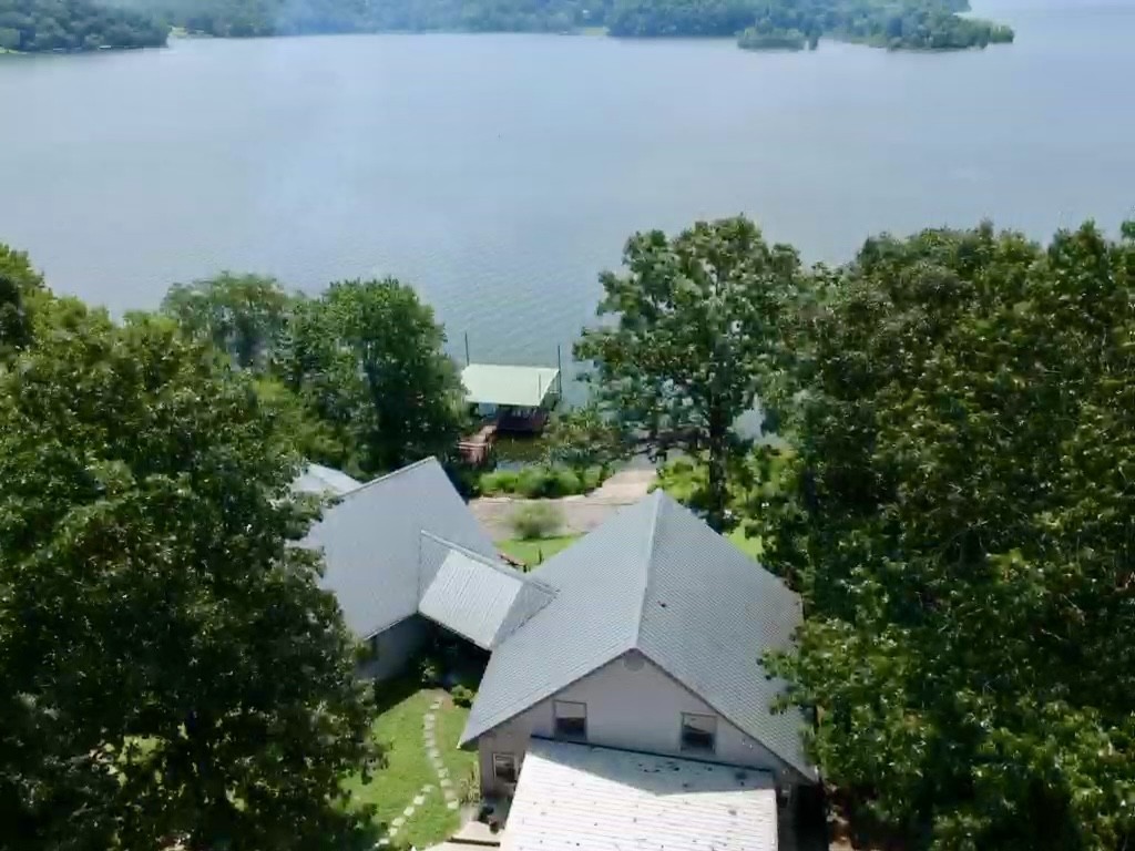 421 Bluff Point Ln Property Photo 1