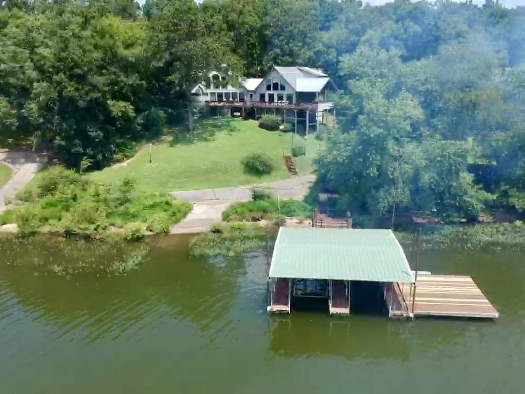 421 Bluff Point Ln Property Photo 5