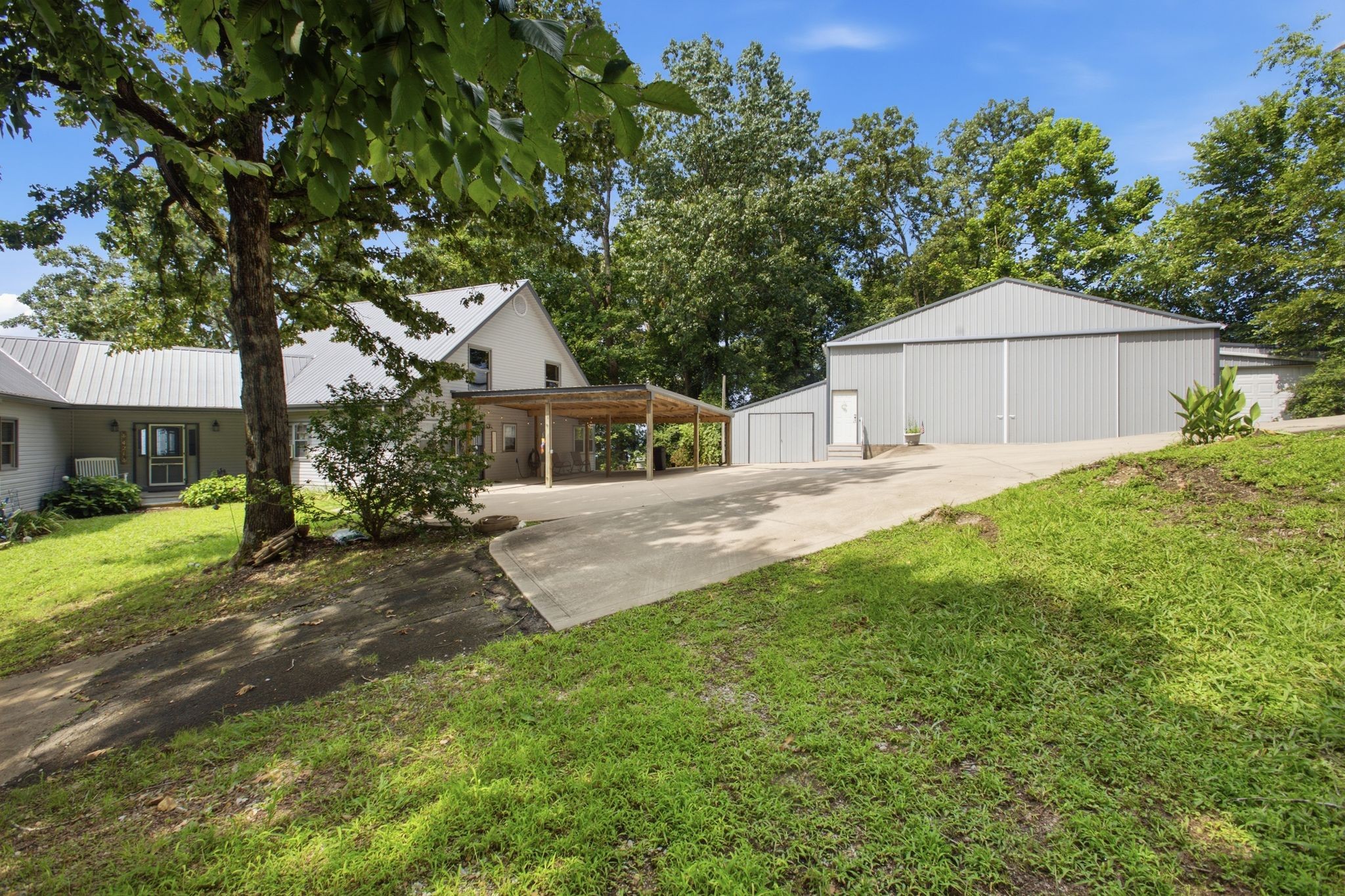 421 Bluff Point Ln Property Photo 10