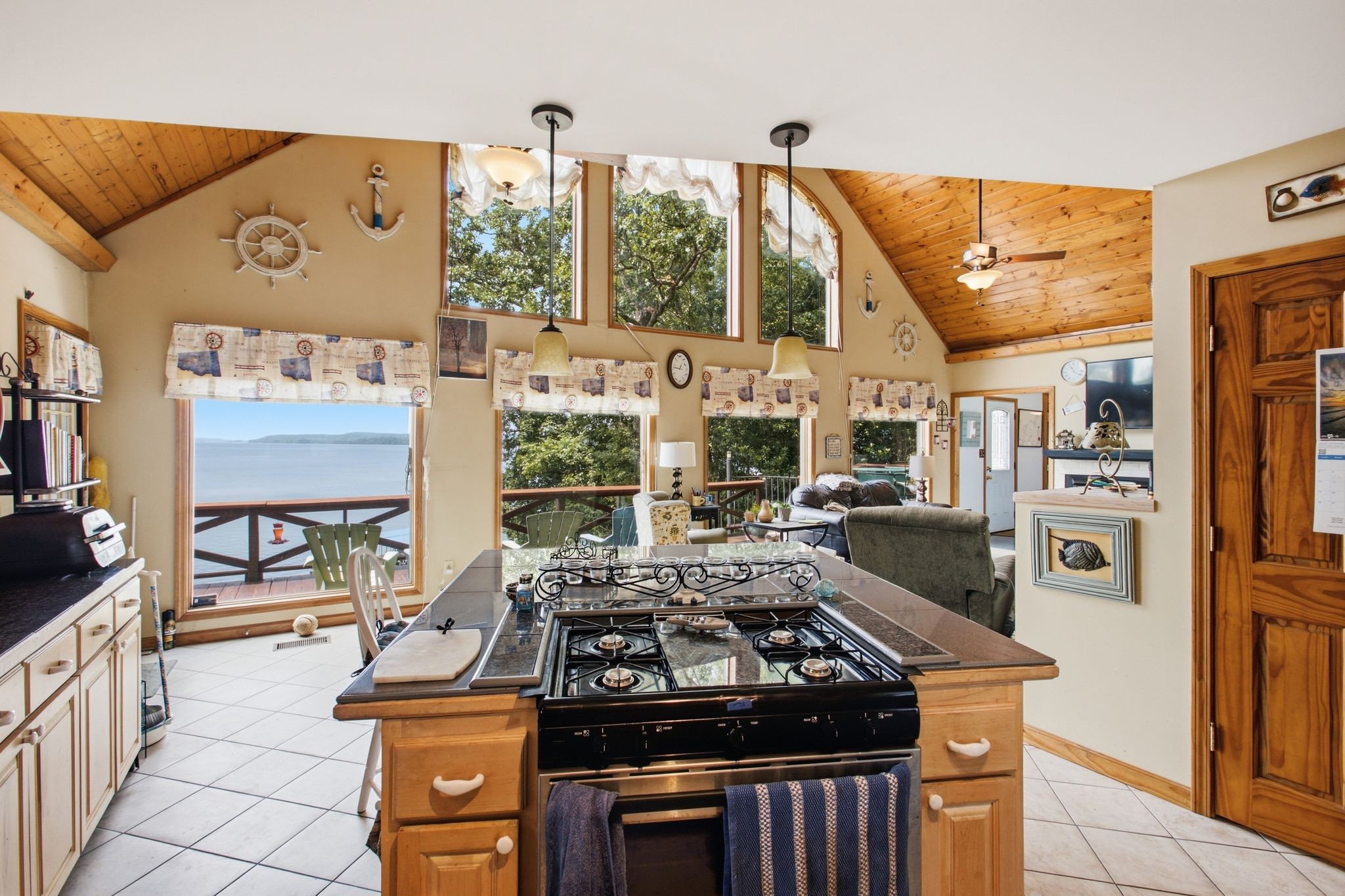 421 Bluff Point Ln Property Photo 21