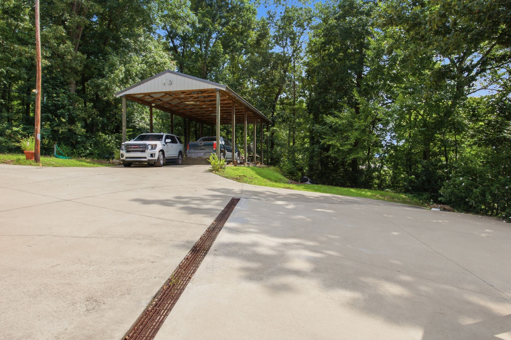 421 Bluff Point Ln Property Photo 56