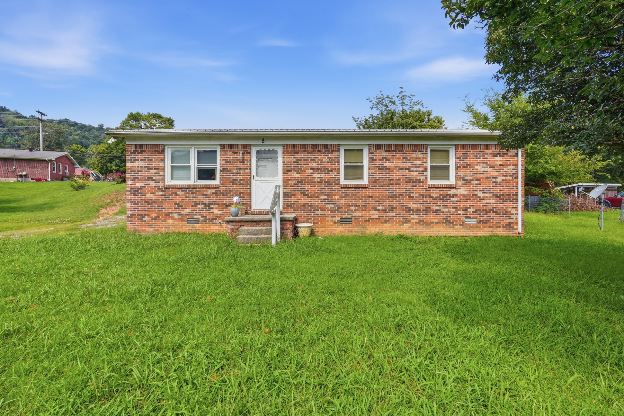 8 Thurman Dr Property Photo 1