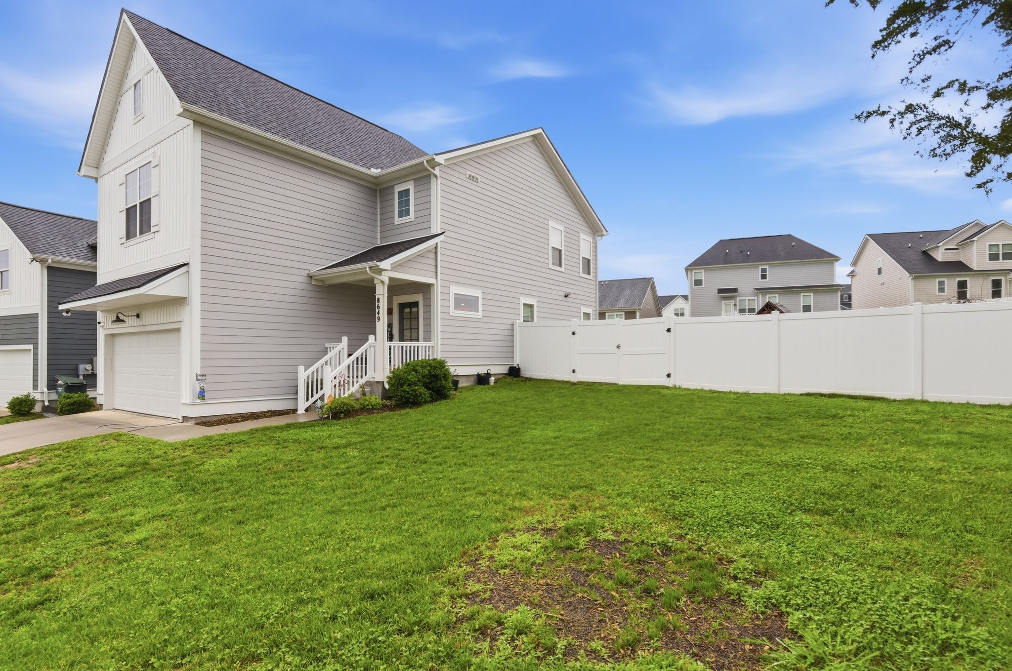 8649 Lawson Dr Property Photo 1