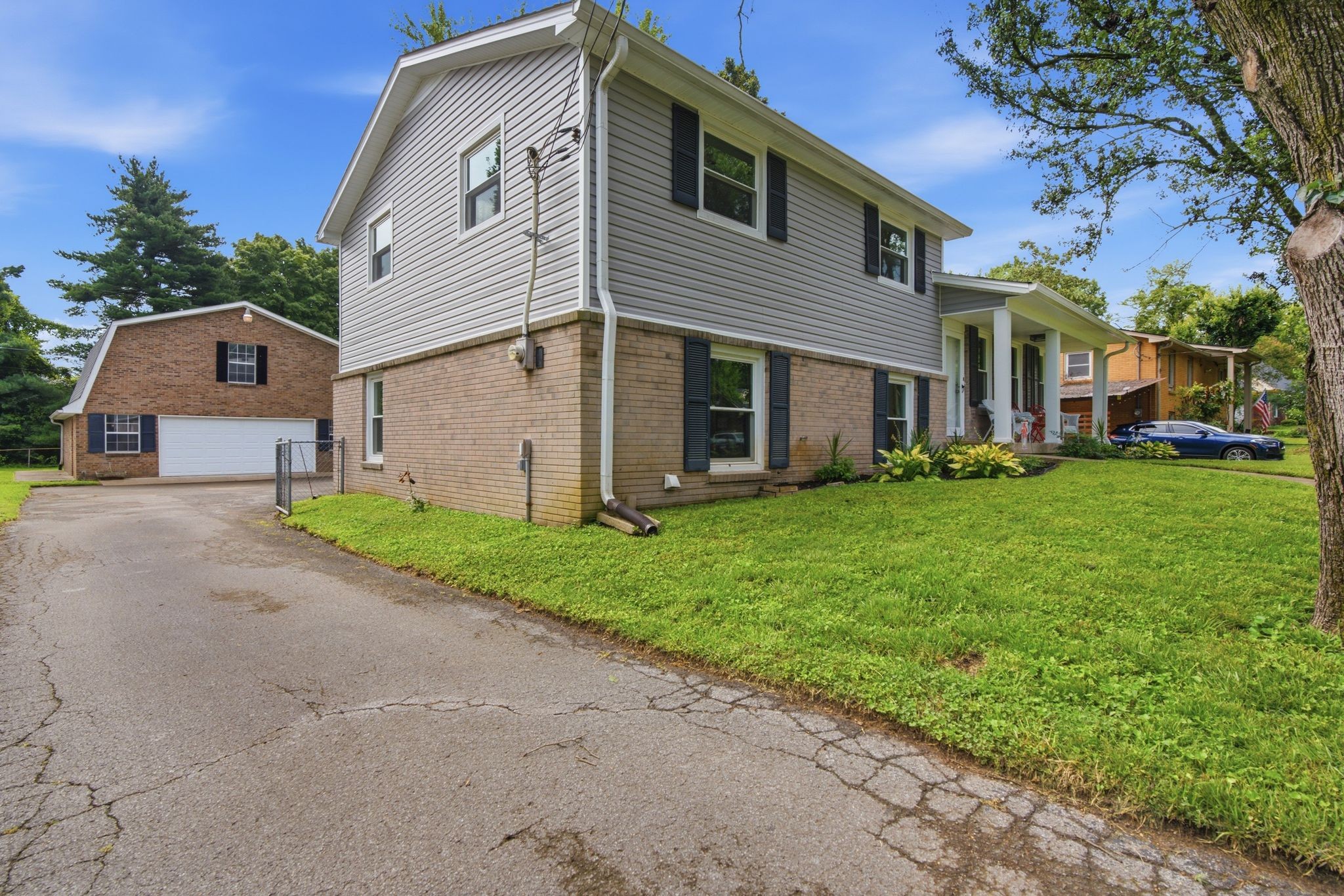 445 Harwell Dr Property Photo 3