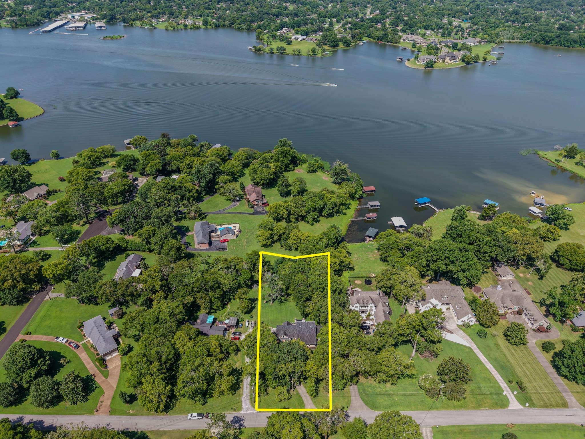 242 Lake Terrace Dr Property Photo 3