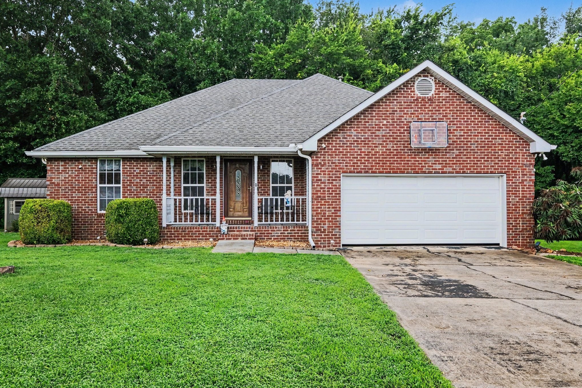 712 Williamsburg Dr Property Photo 1
