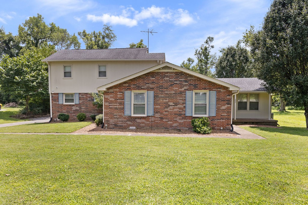 207 Brookside Dr Property Photo 1