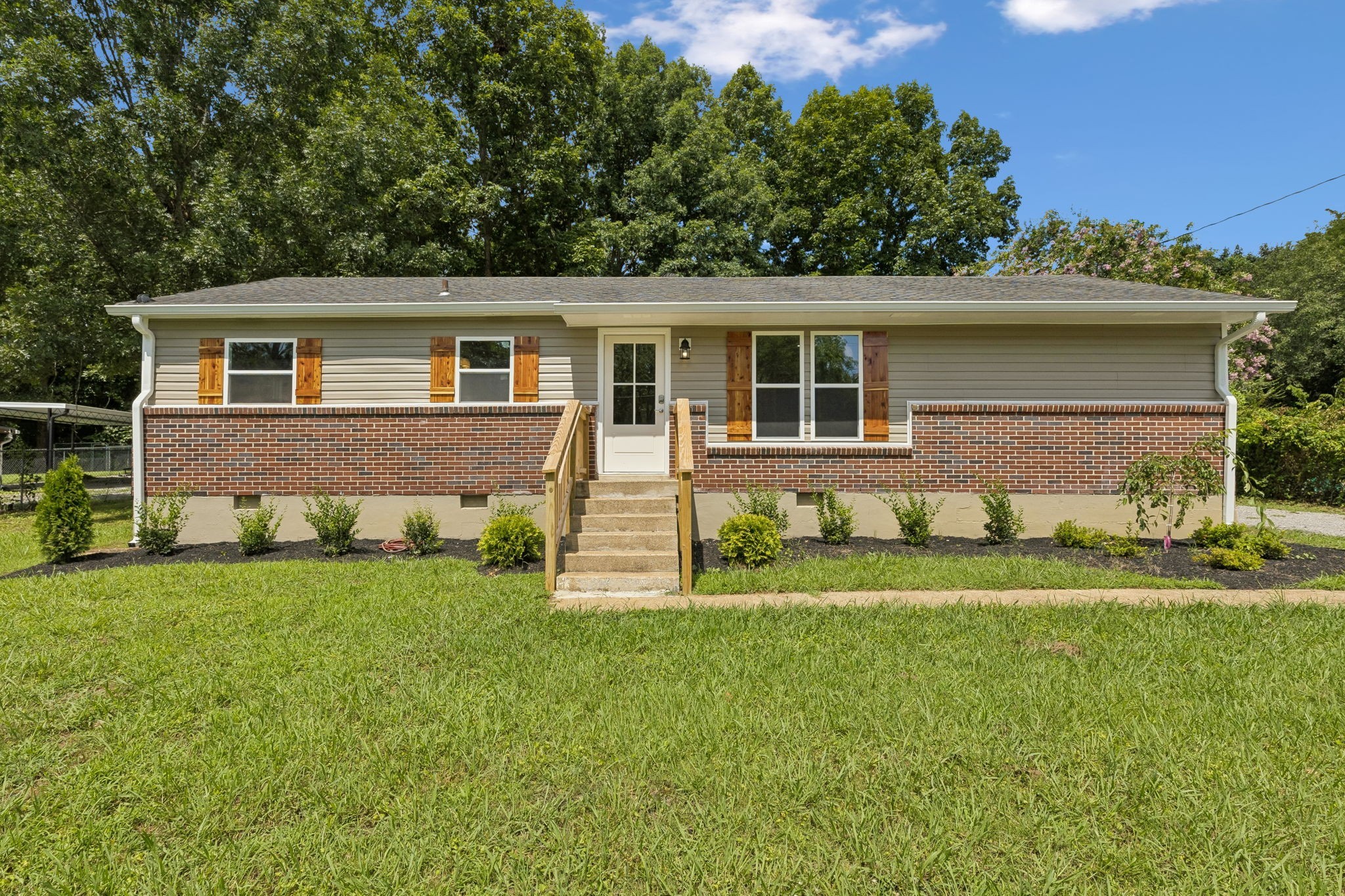 668 Jackson Ave Property Photo 1