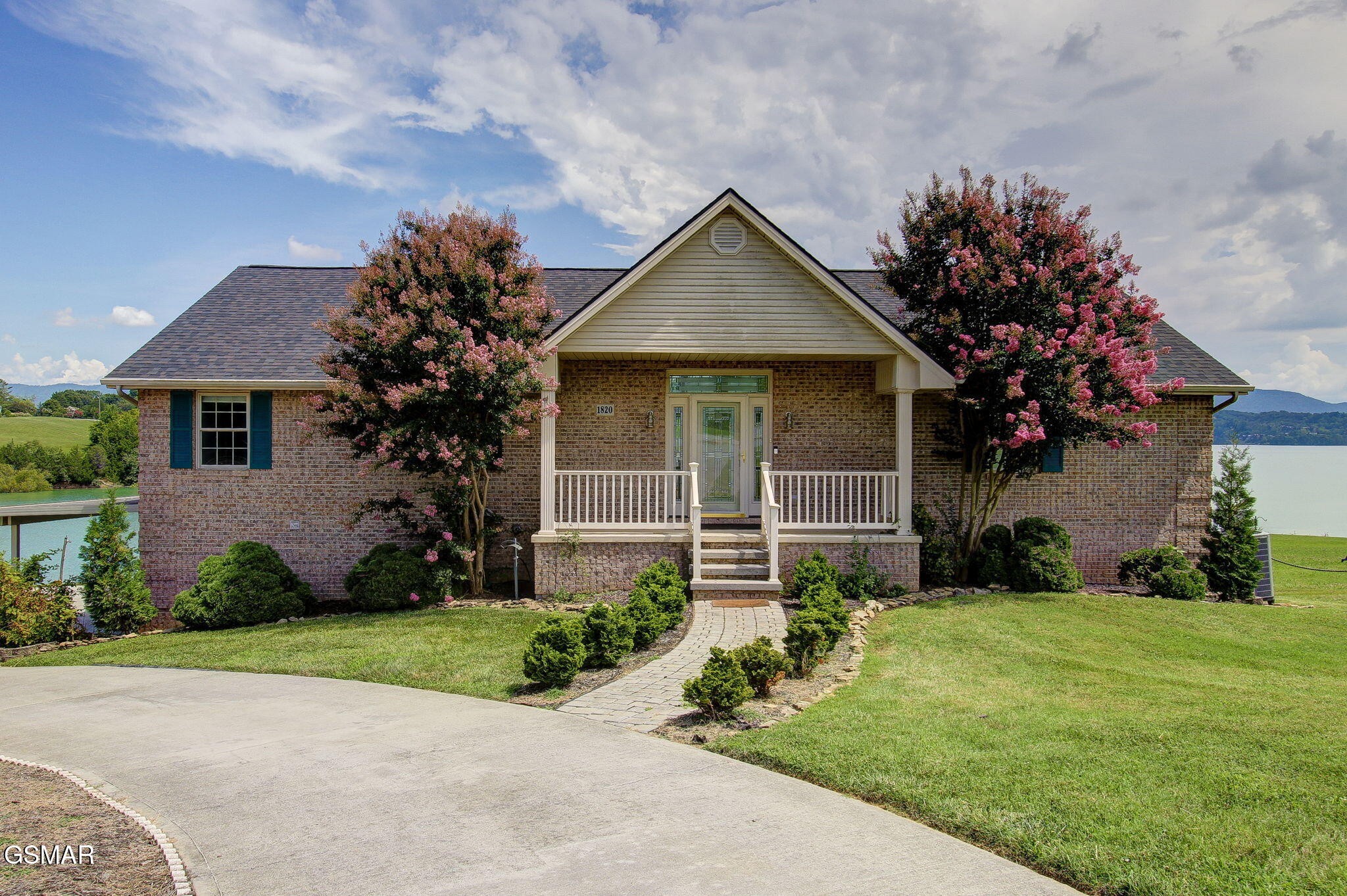 1820 Harbor Hills Lane Property Photo 1