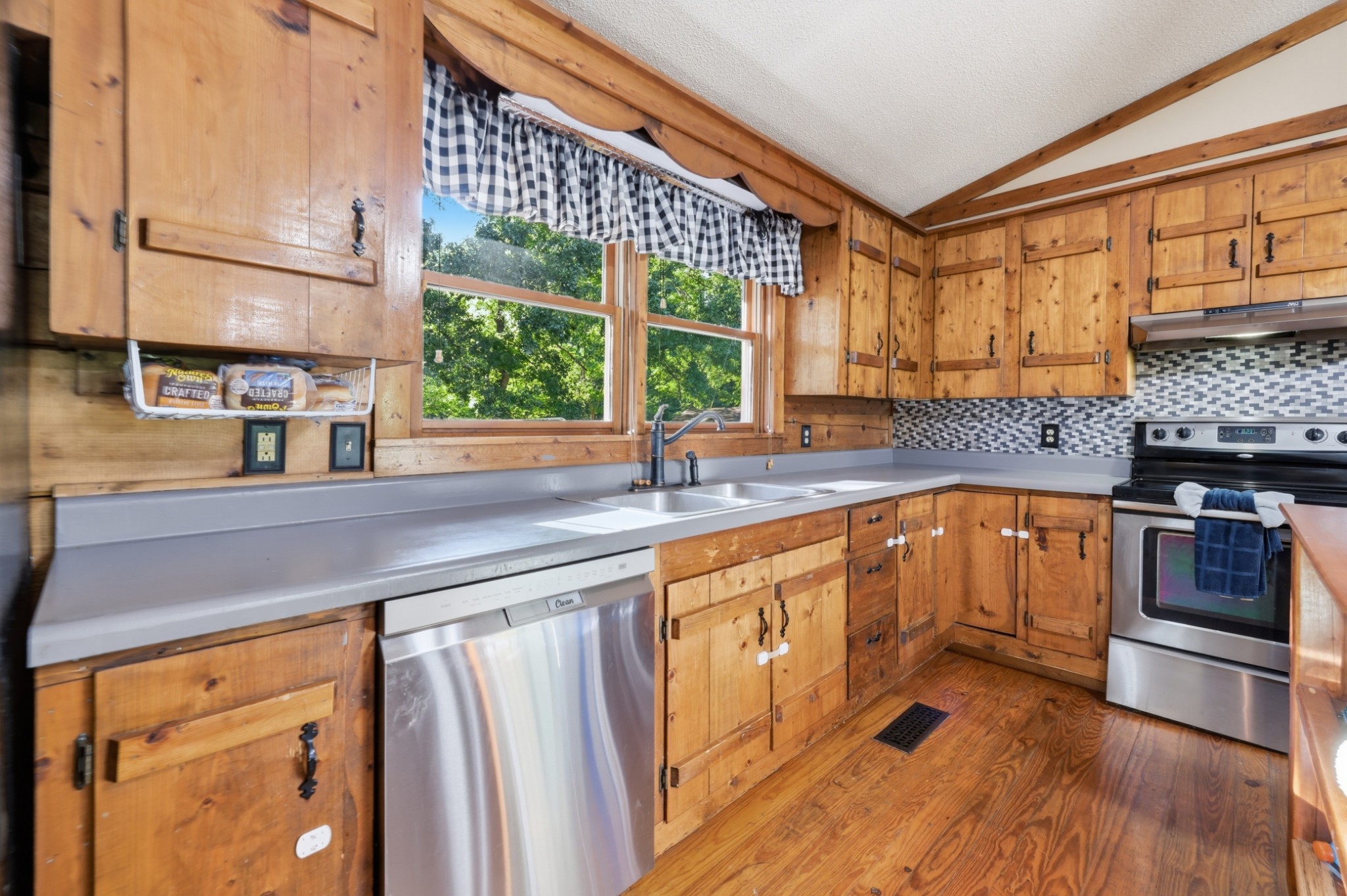 4628 County Home Rd Property Photo 11