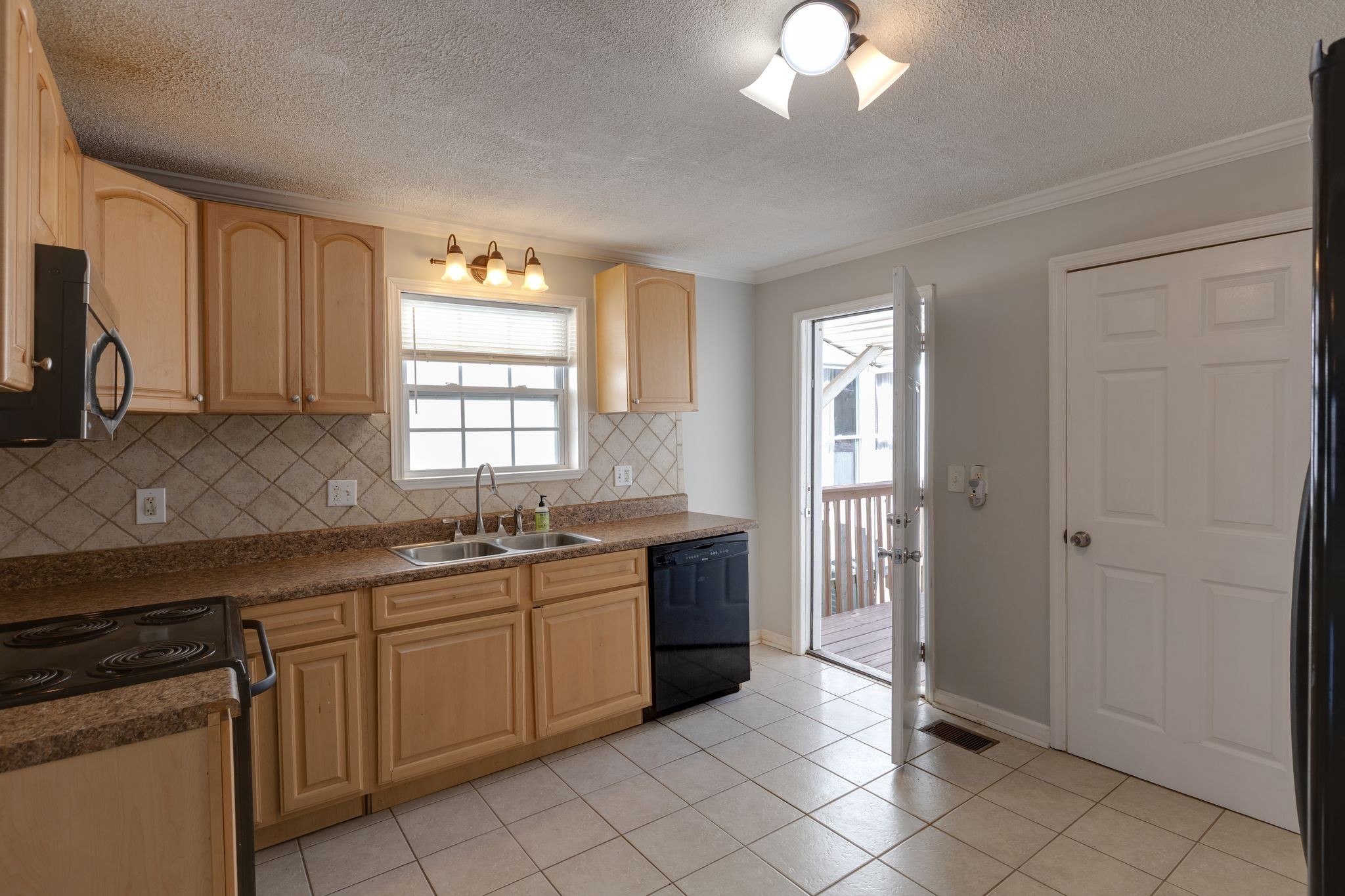2412 Chapel Ave Property Photo 19