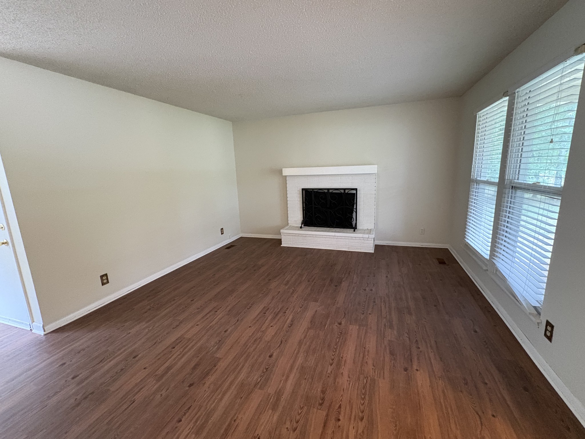 2075 Stonebrook Dr Property Photo 4