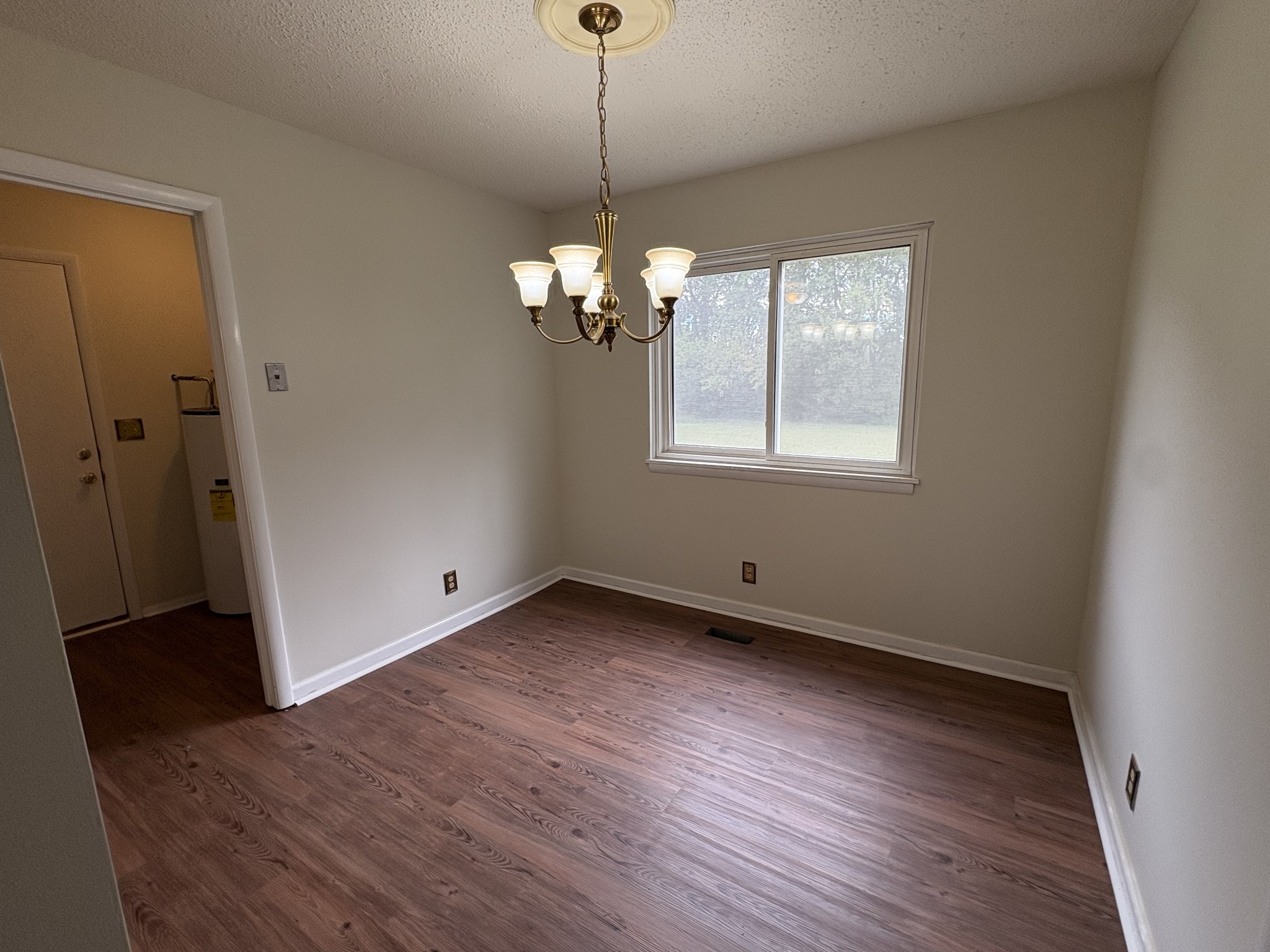 2075 Stonebrook Dr Property Photo 5