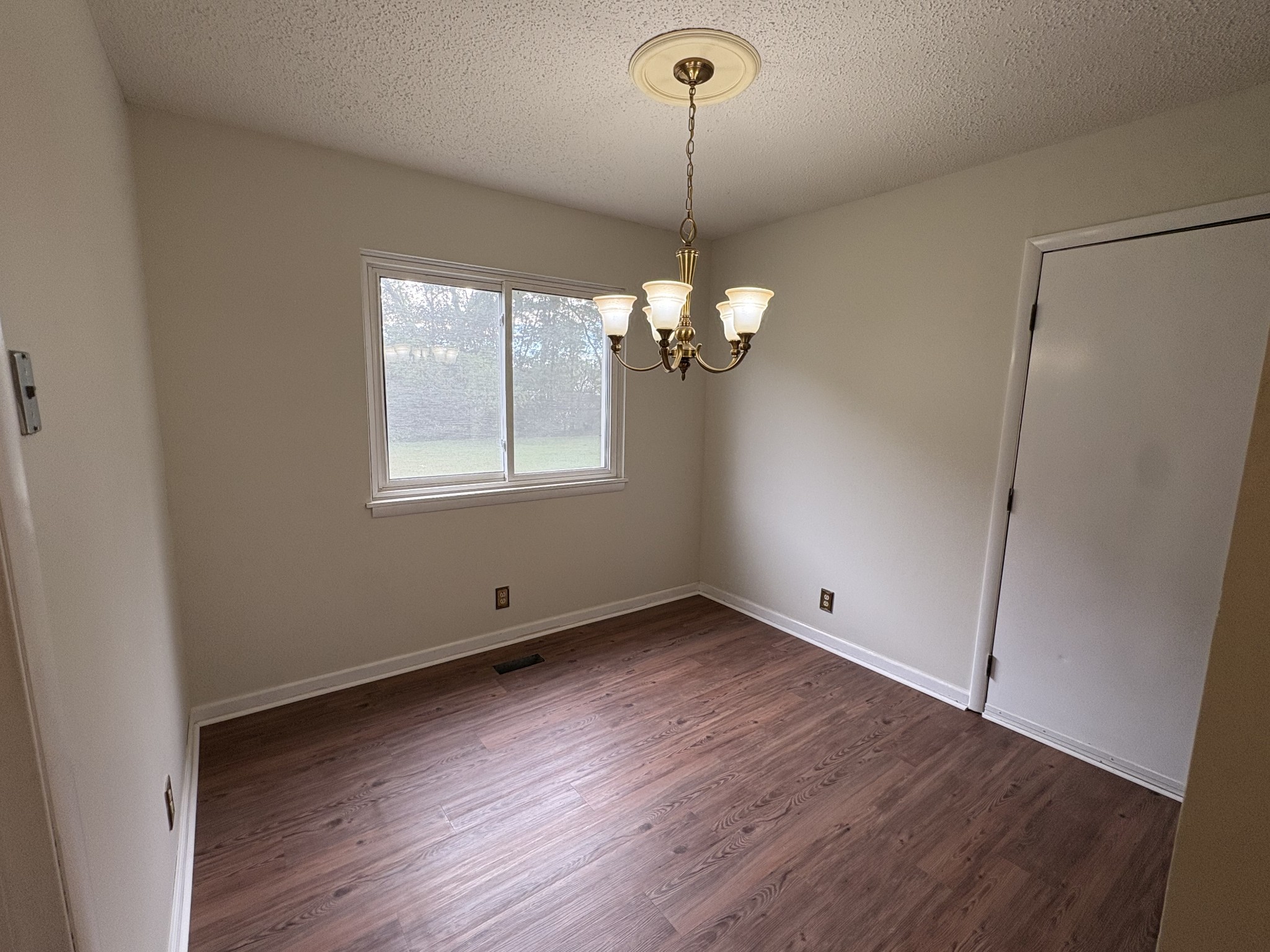 2075 Stonebrook Dr Property Photo 6