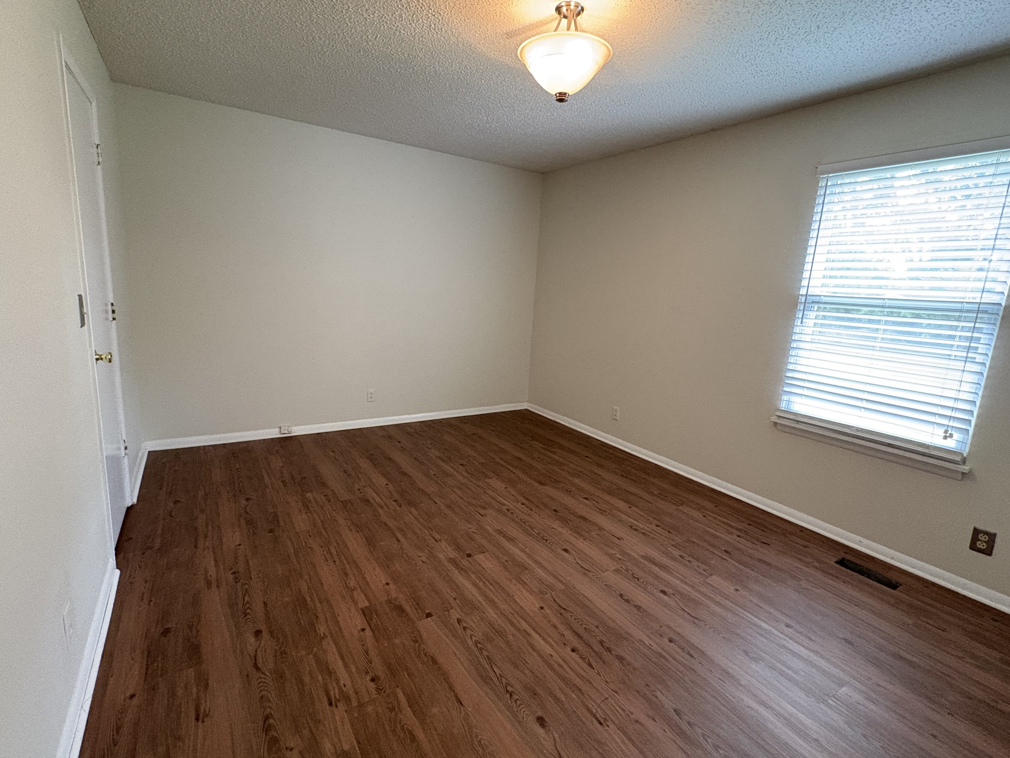 2075 Stonebrook Dr Property Photo 8