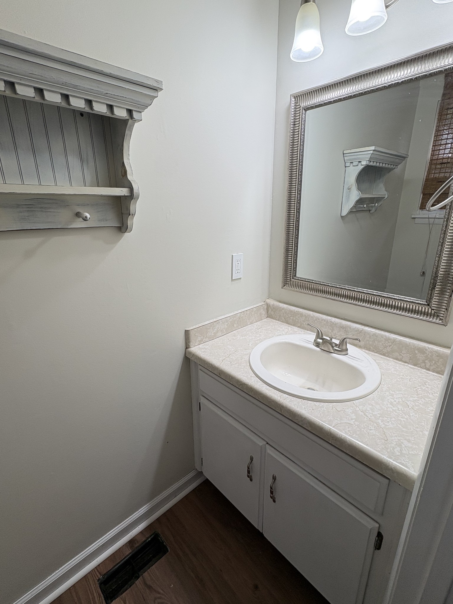 2075 Stonebrook Dr Property Photo 9