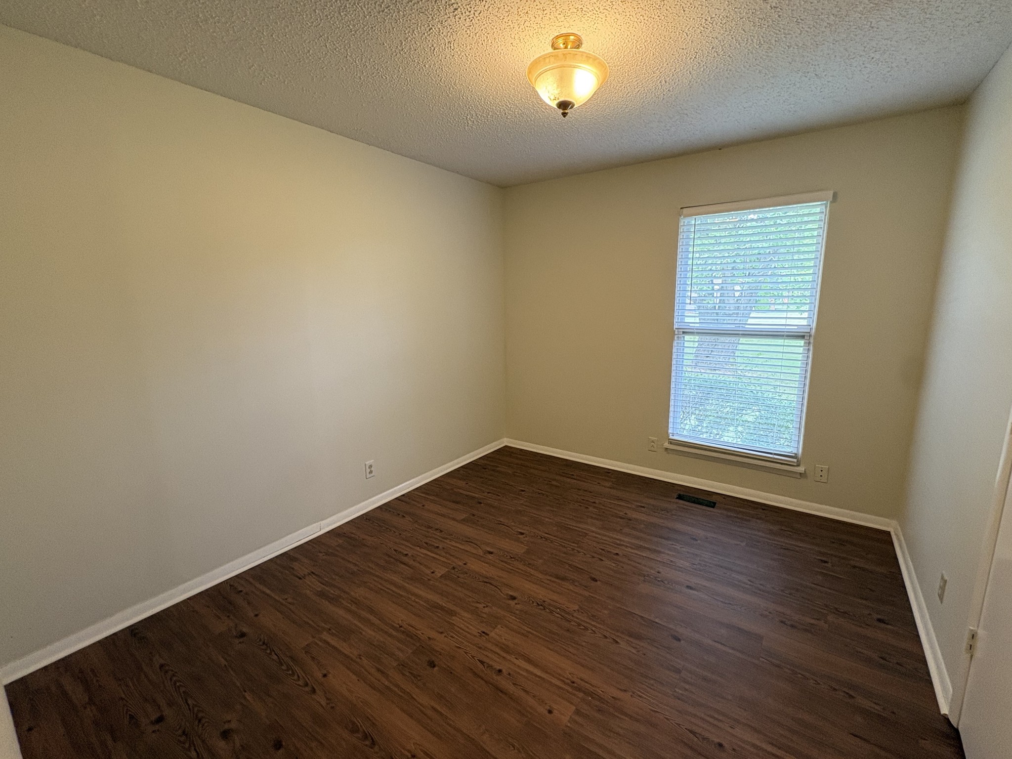 2075 Stonebrook Dr Property Photo 11