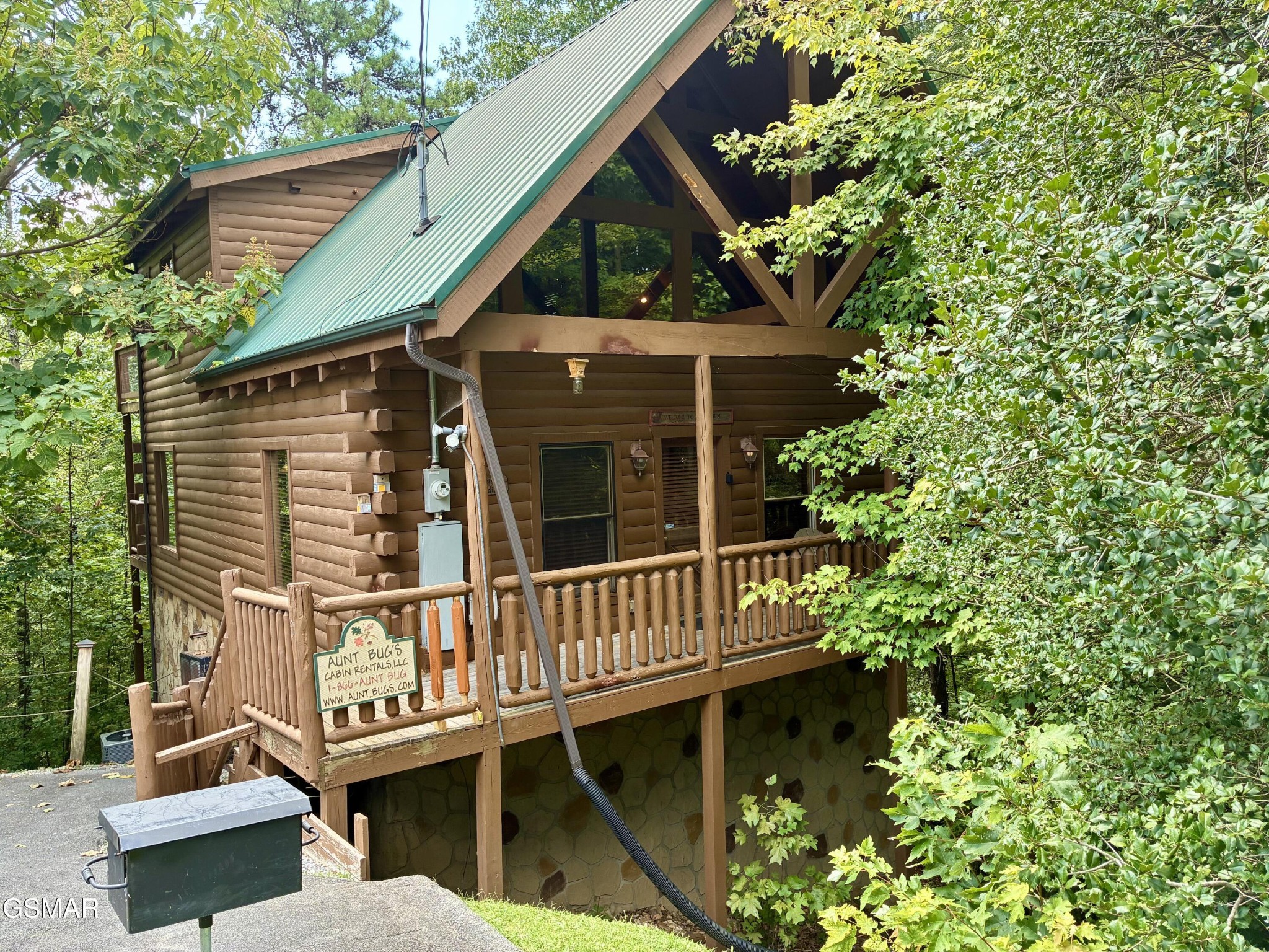 1724 Azalea Circle Property Photo 1