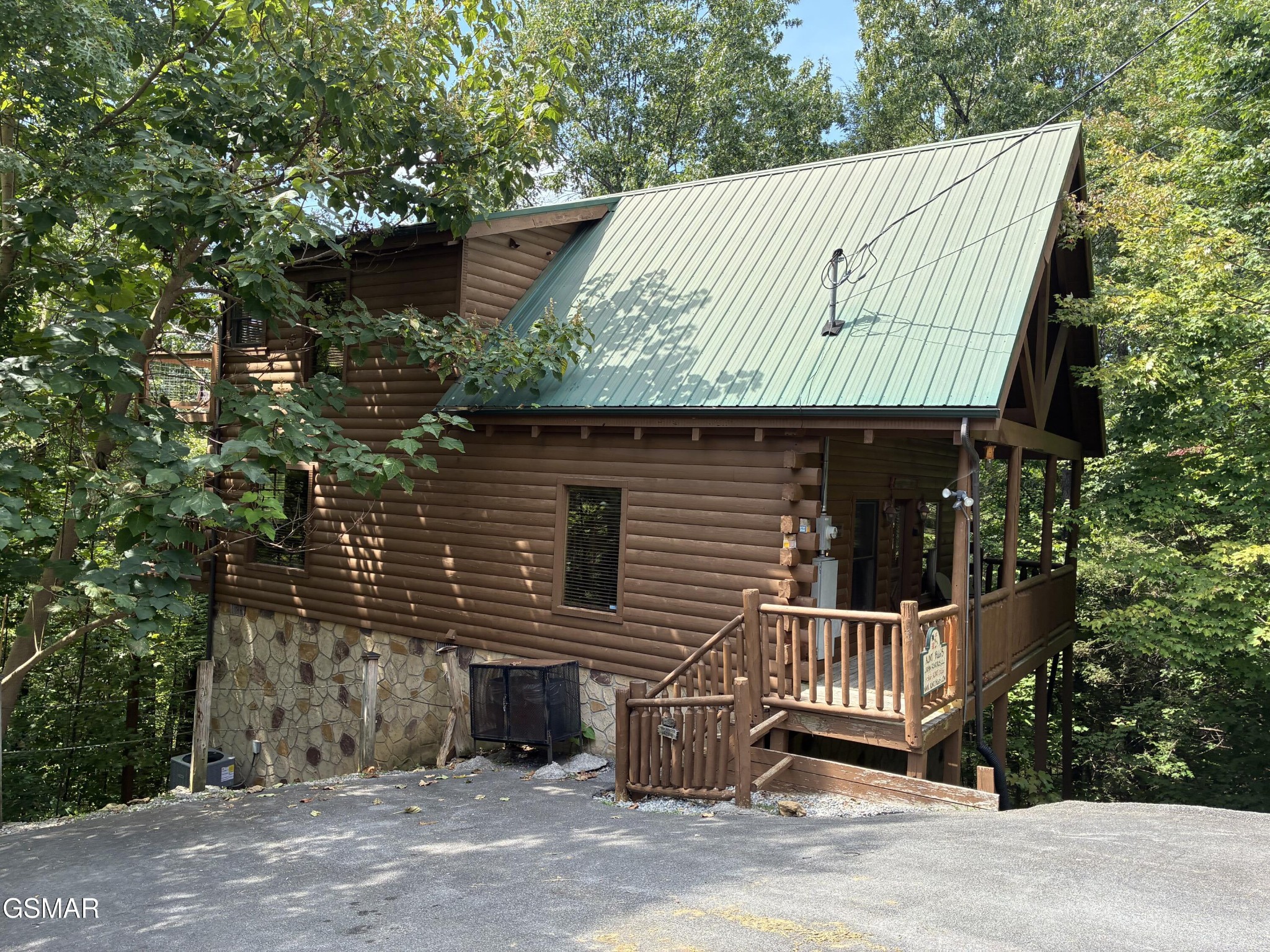 1724 Azalea Circle Property Photo 2