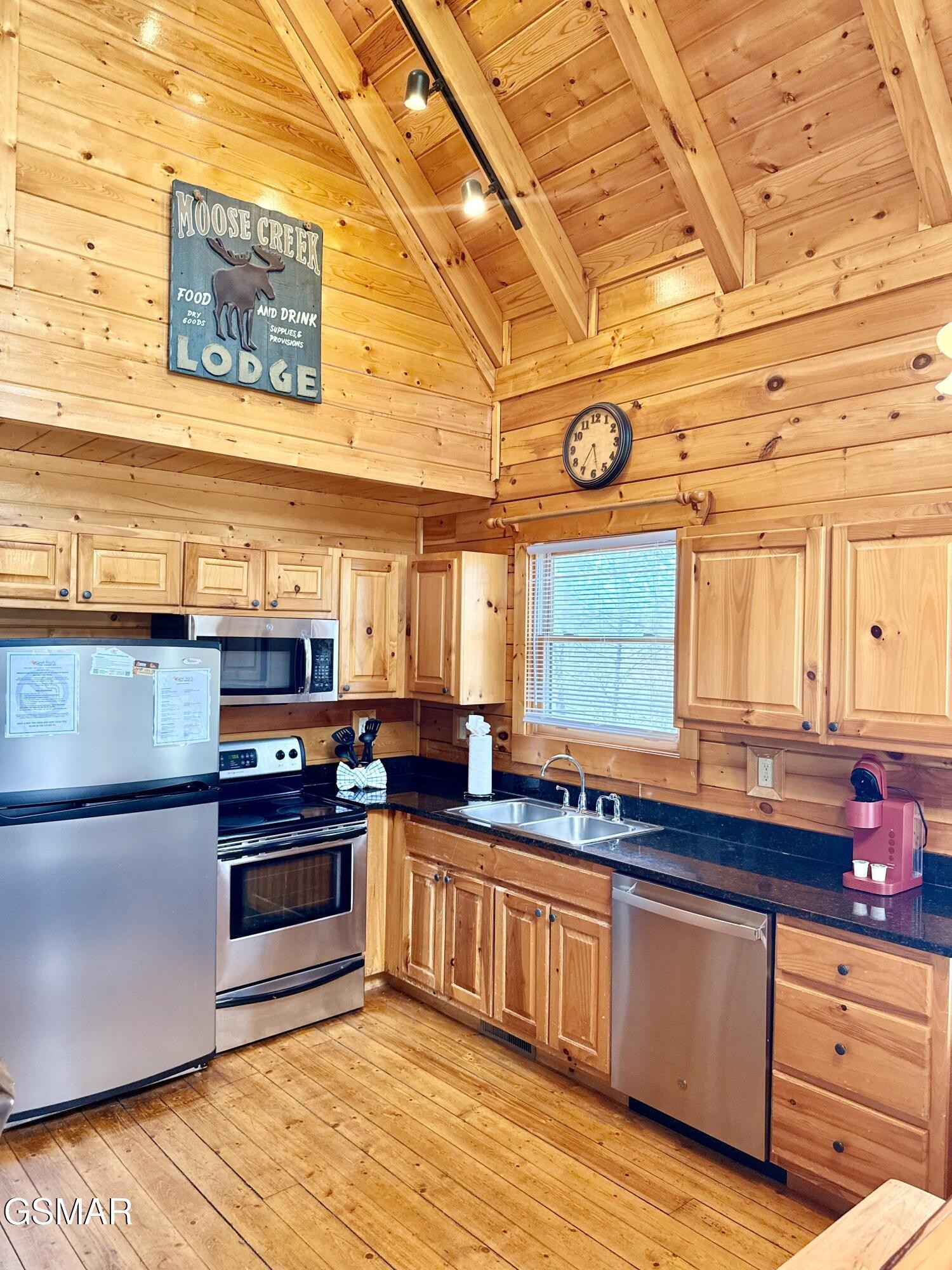 1724 Azalea Circle Property Photo 6