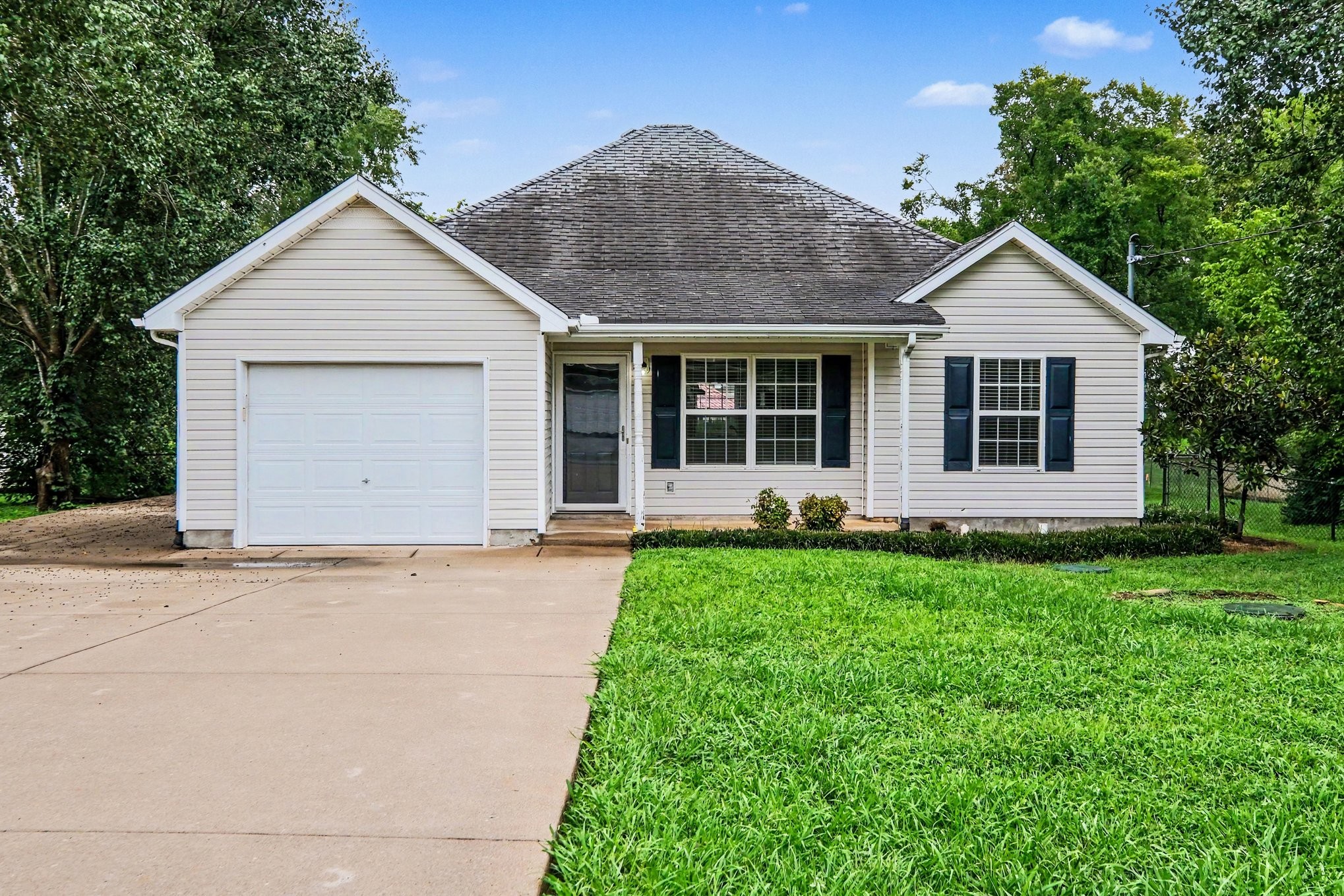 107 Breeze Dr Property Photo 1