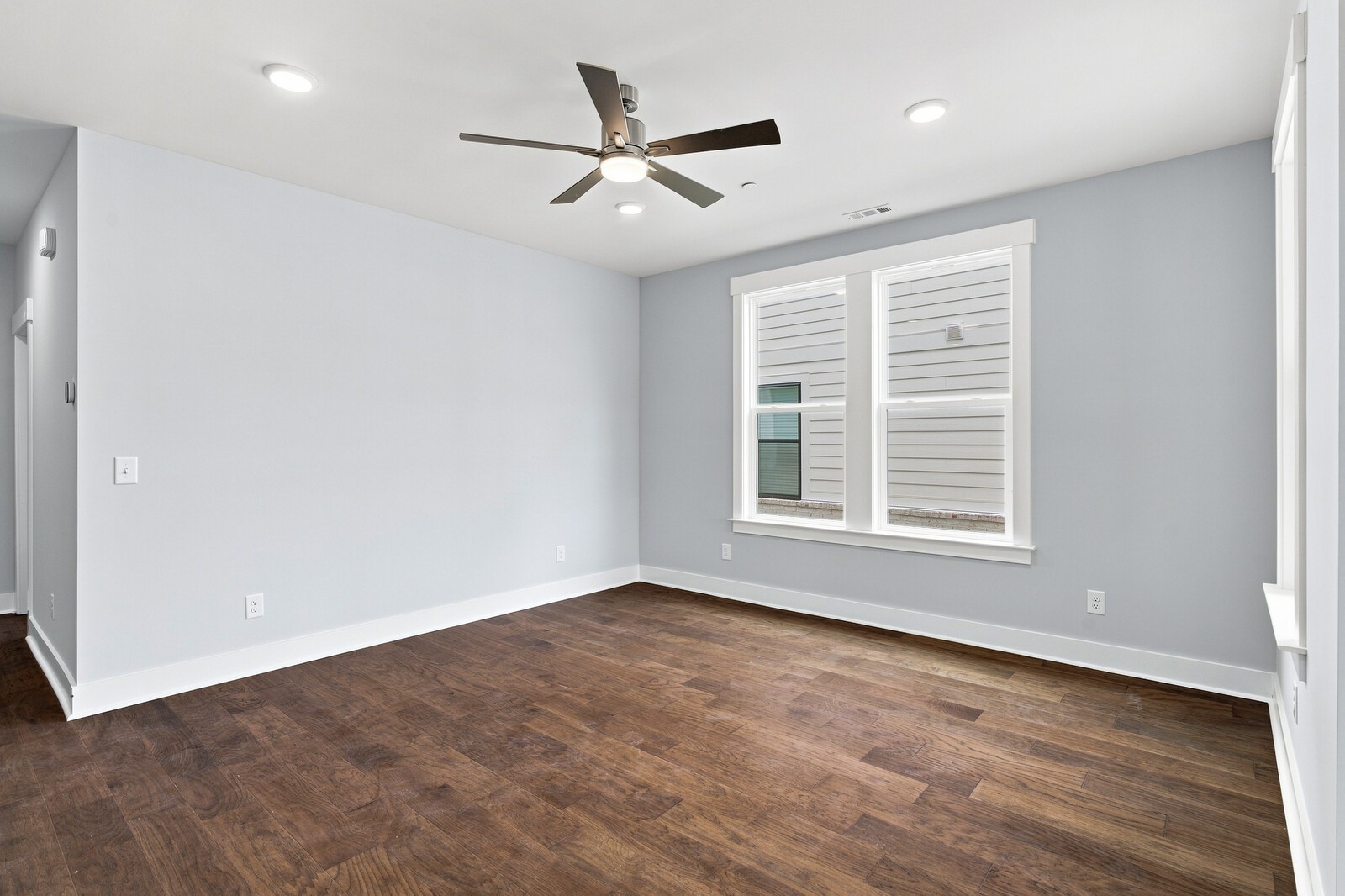 2093 Conductor Ln Property Photo 5