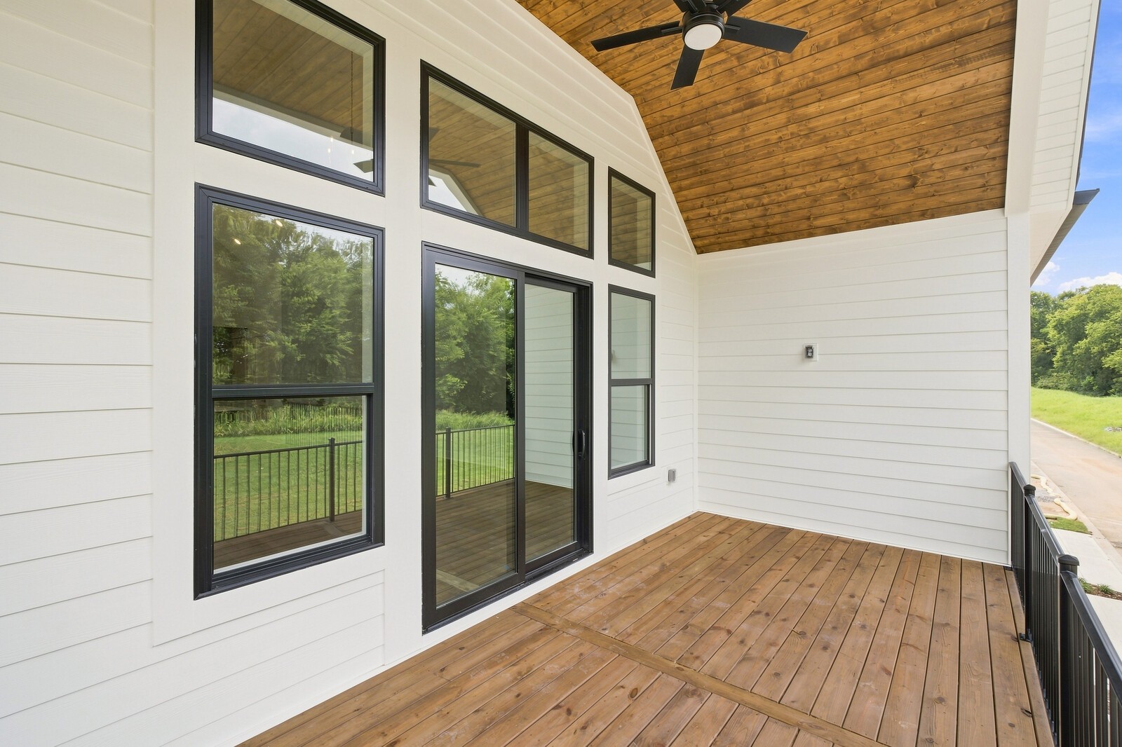 2093 Conductor Ln Property Photo 45