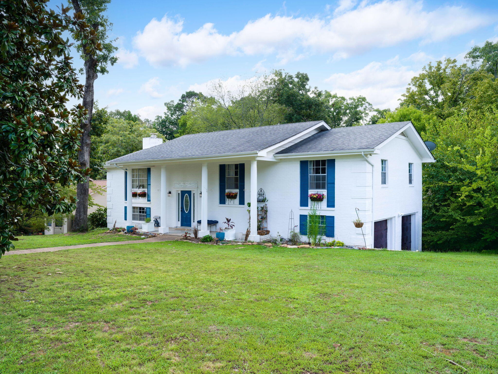 4825 Montcrest Drive Property Photo 1