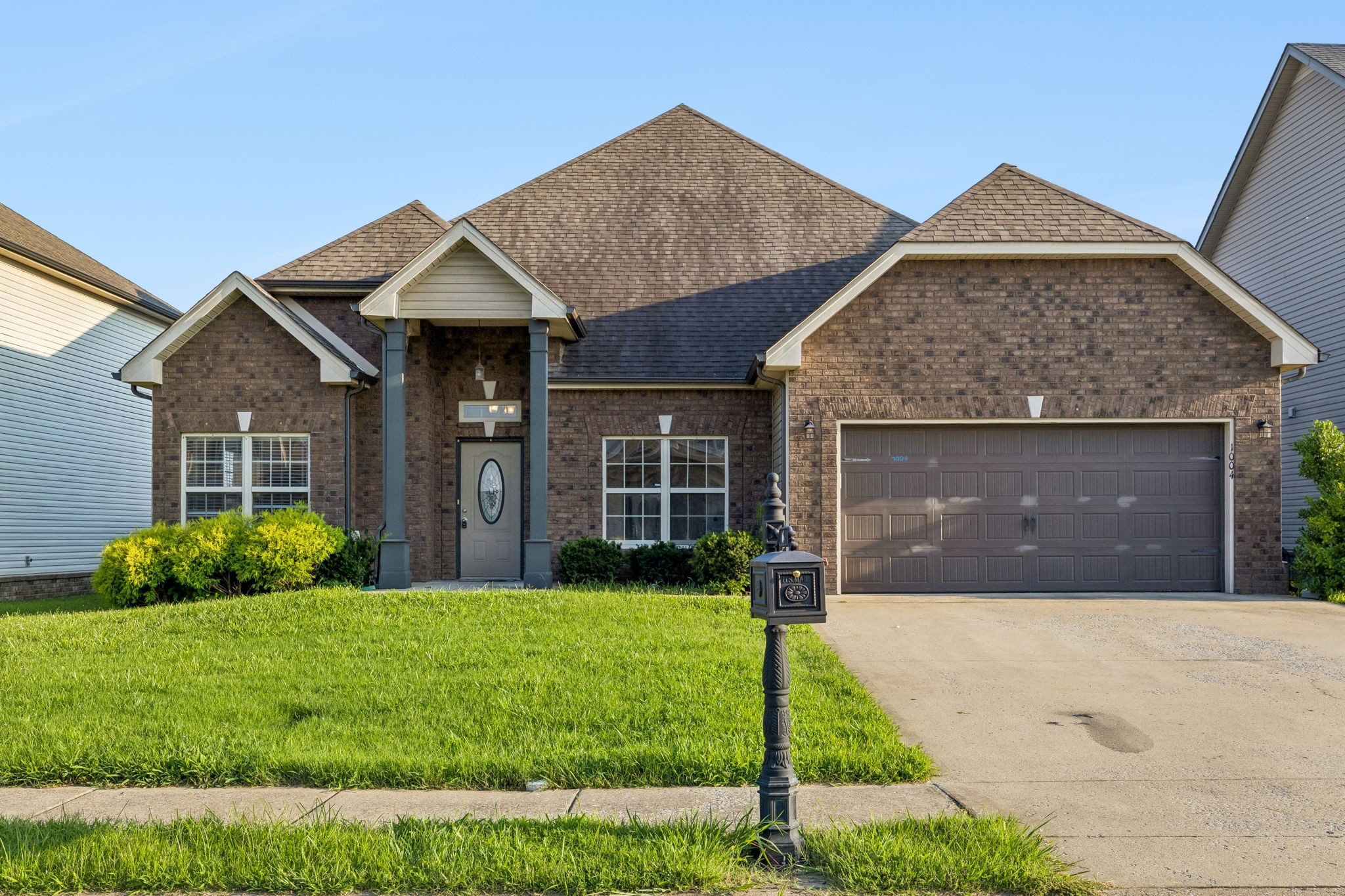 1004 Thrasher Dr Property Photo 1