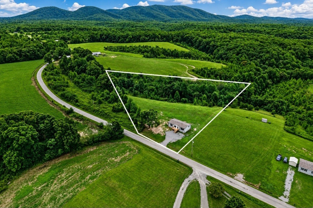 3021 Pea Ridge Rd Property Photo 1