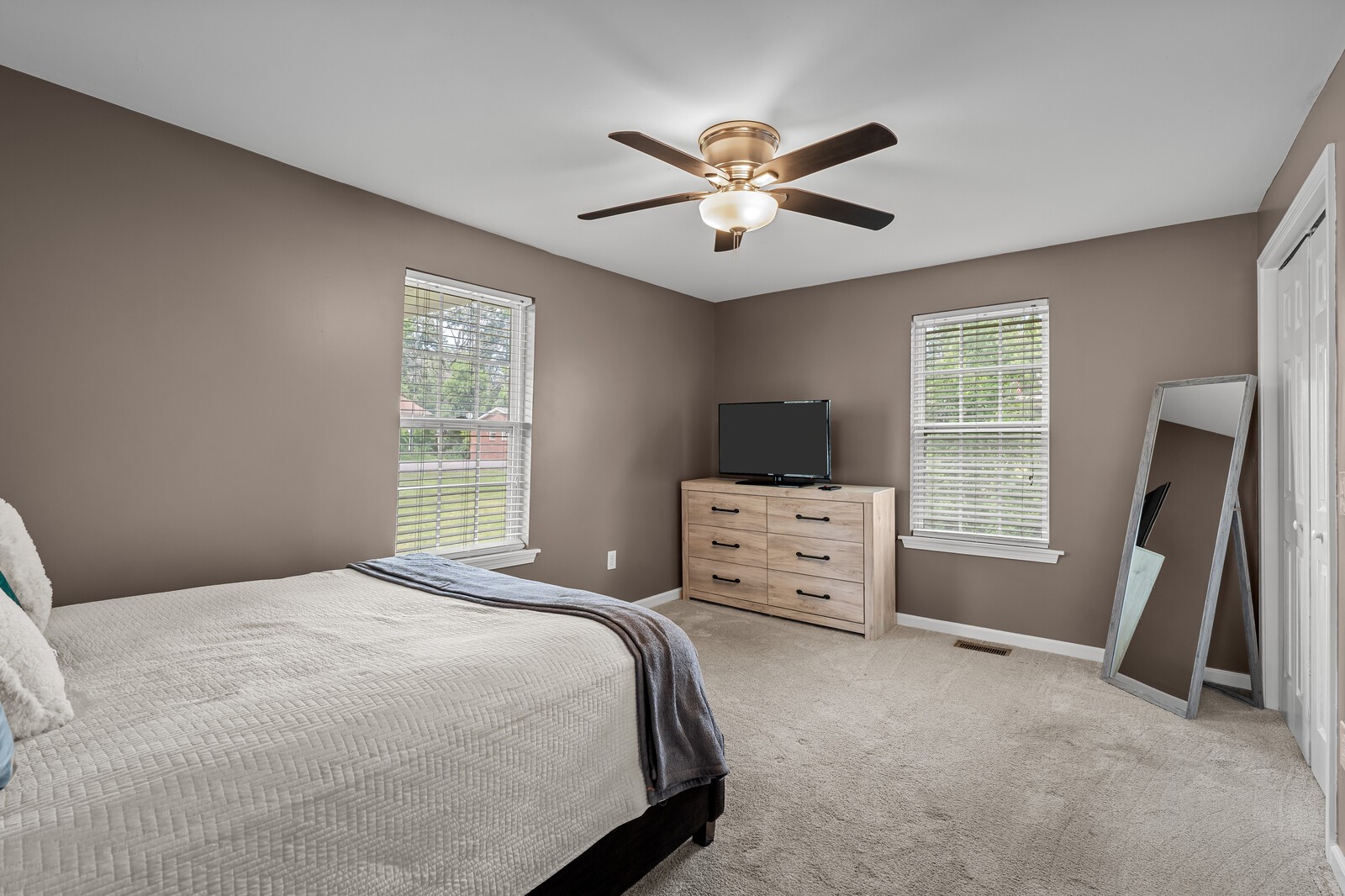 544 Maplewood Ln Property Photo 19