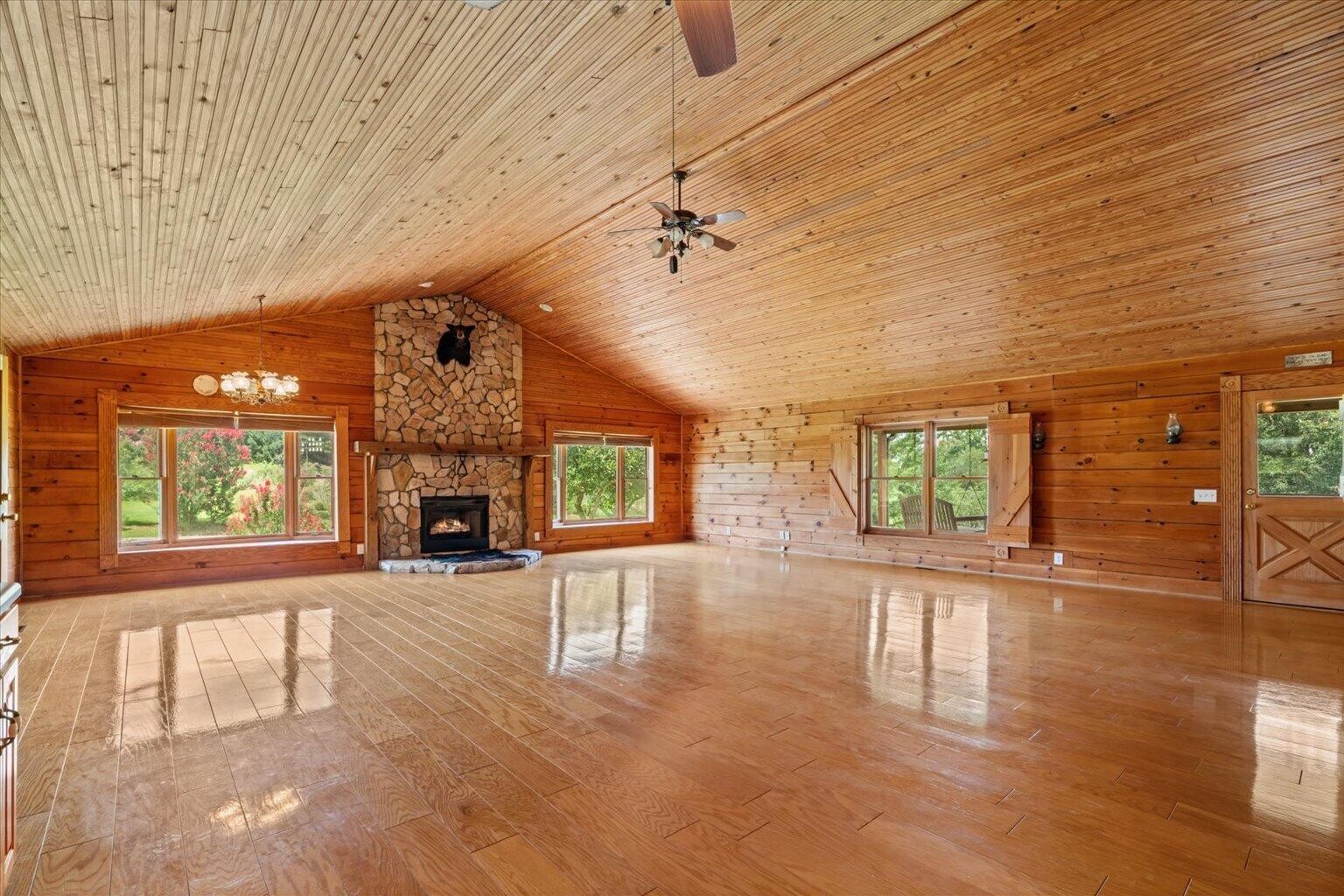 315 Woody Road, Nw Property Photo 10