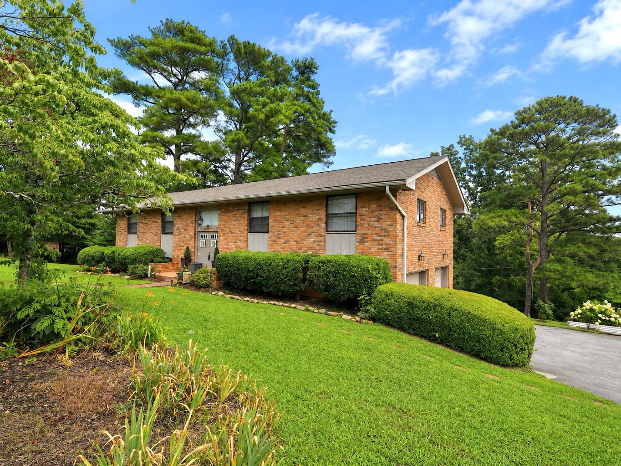 1008 Panorama Drive Property Photo 4