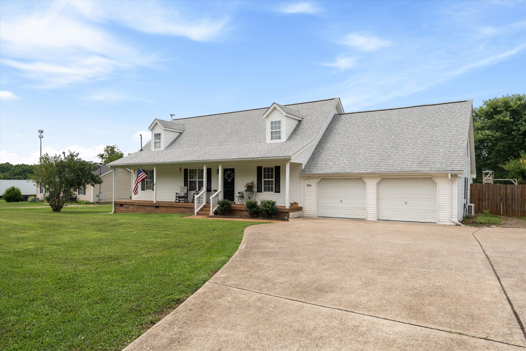 3941 Honeysuckle Way Property Photo 4