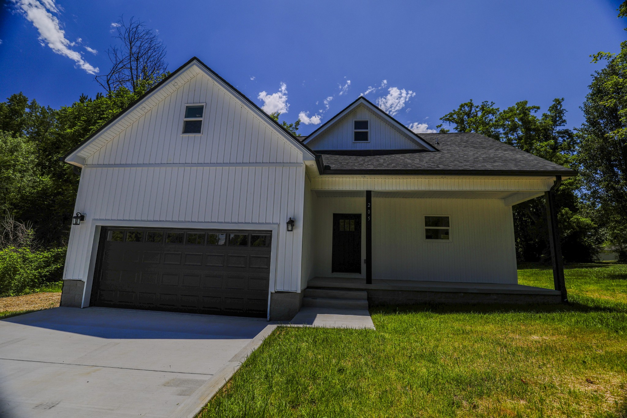 205 W Minnie Ave Property Photo 1