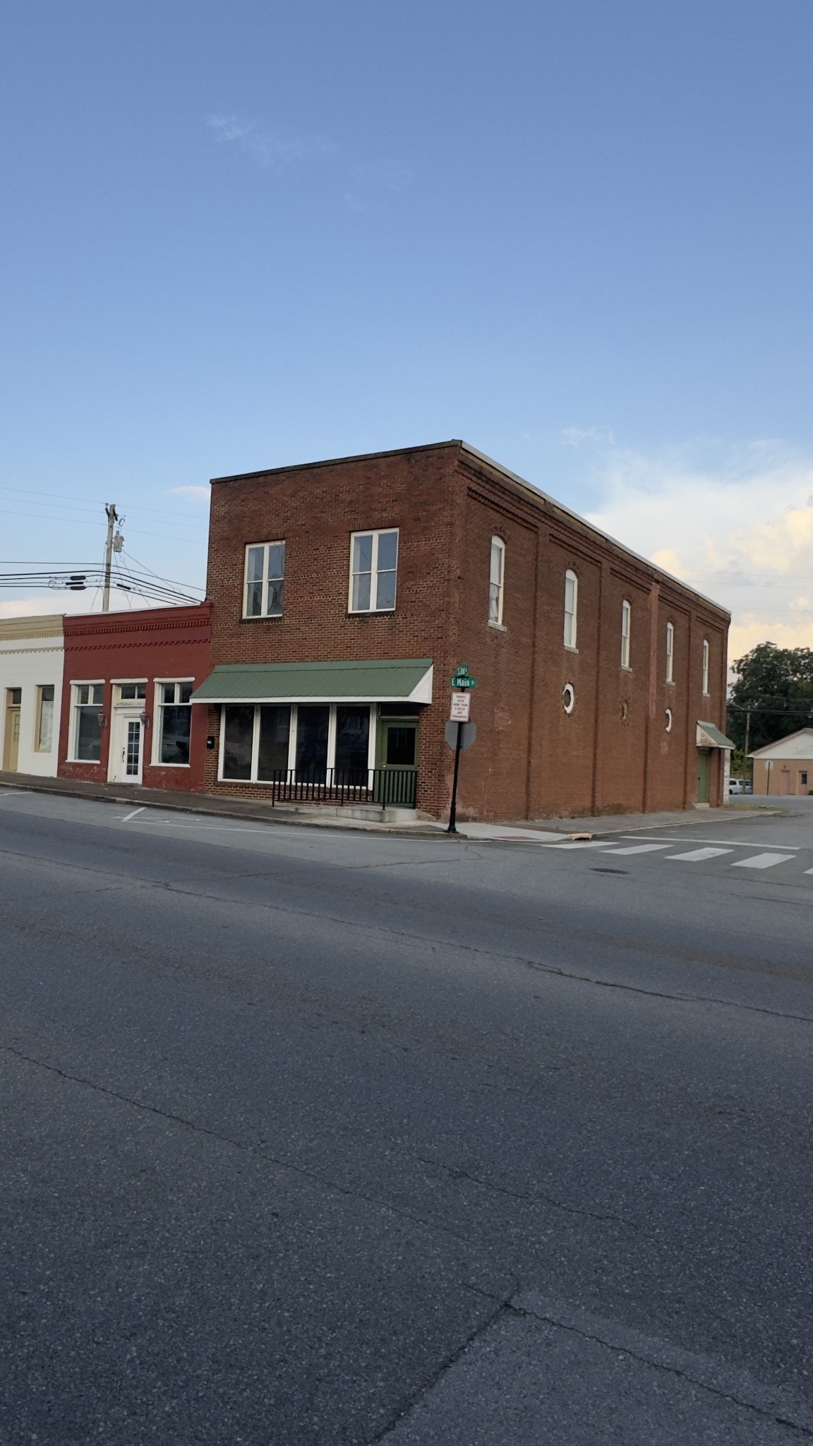 300 E Main St Property Photo 17