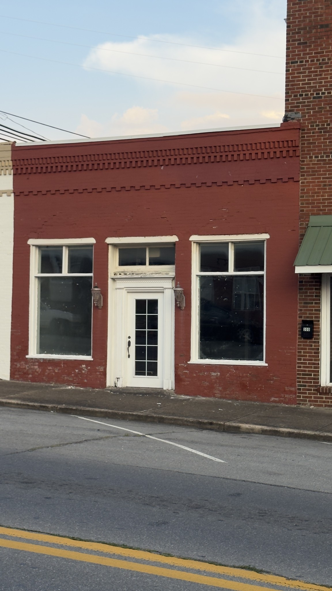 300 E Main St Property Photo 18