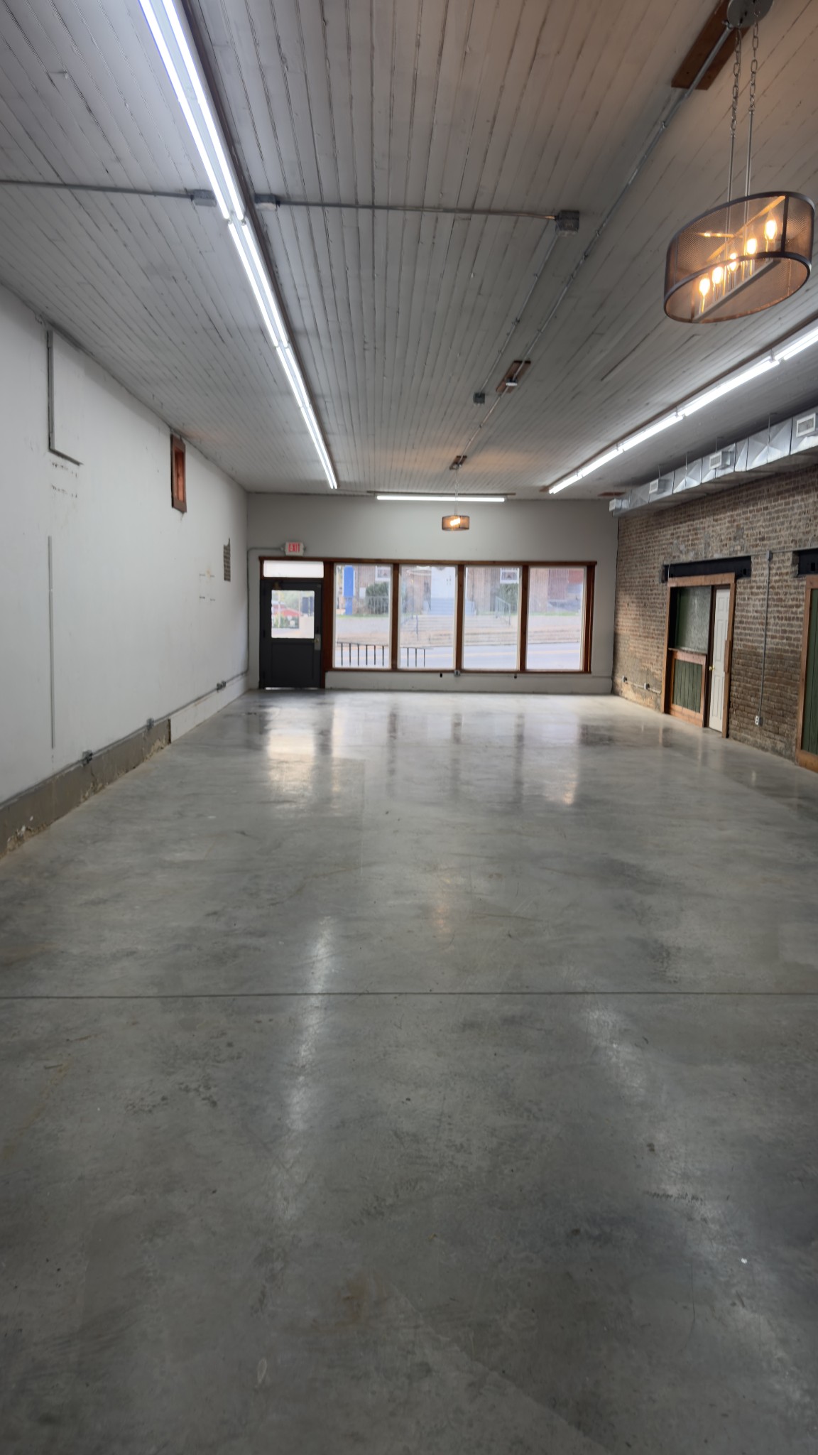 300 E Main St Property Photo 20